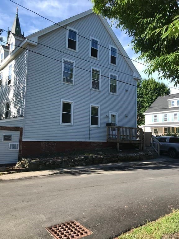 4 Family at 8-10 School St, Amesbury MA 01913, Amesbury, photo 8 of 10