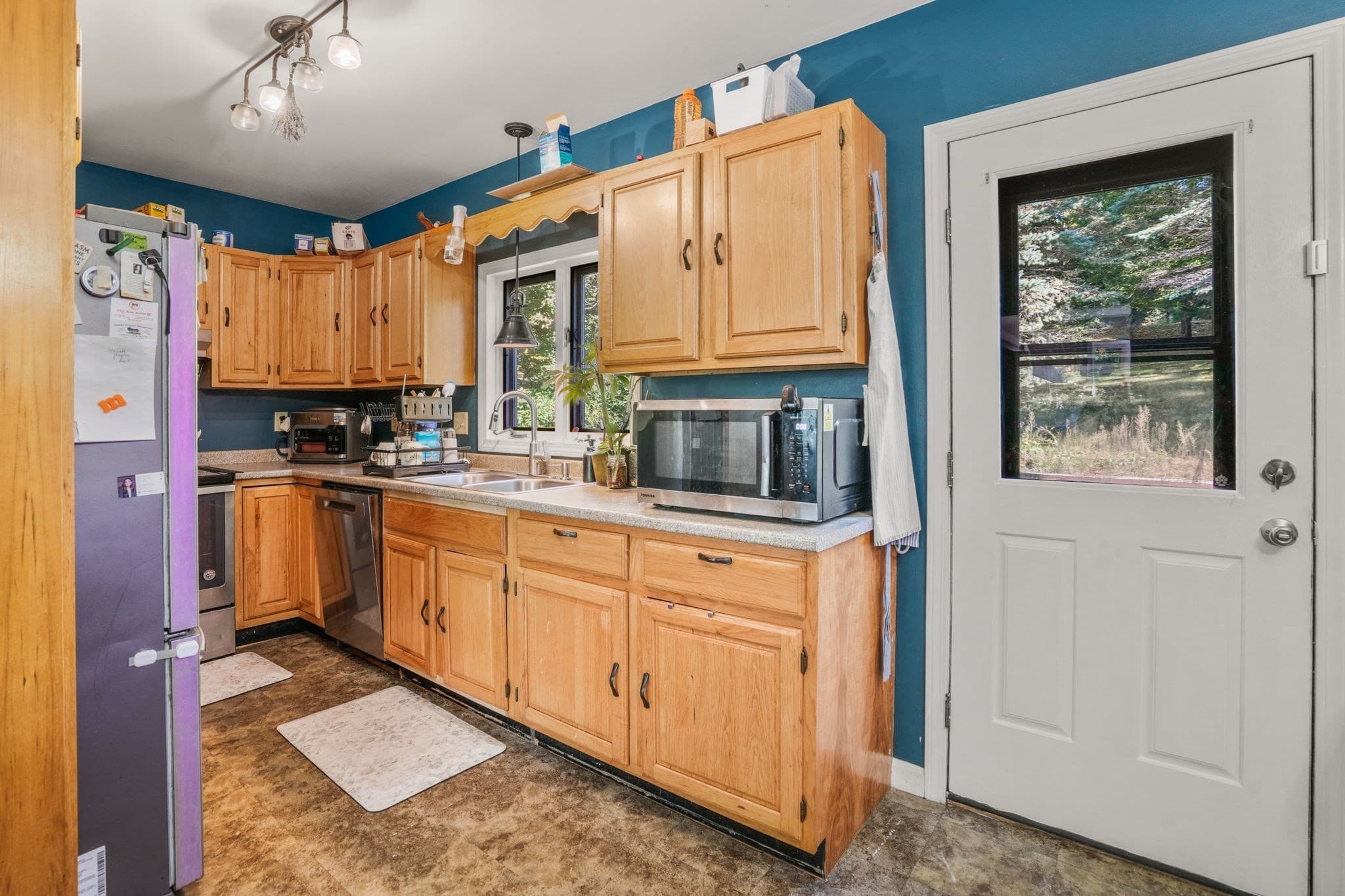 Single Family Residence at 88 Bell St, North Brookfield MA 01535, North Brookfield, photo 6 of 32