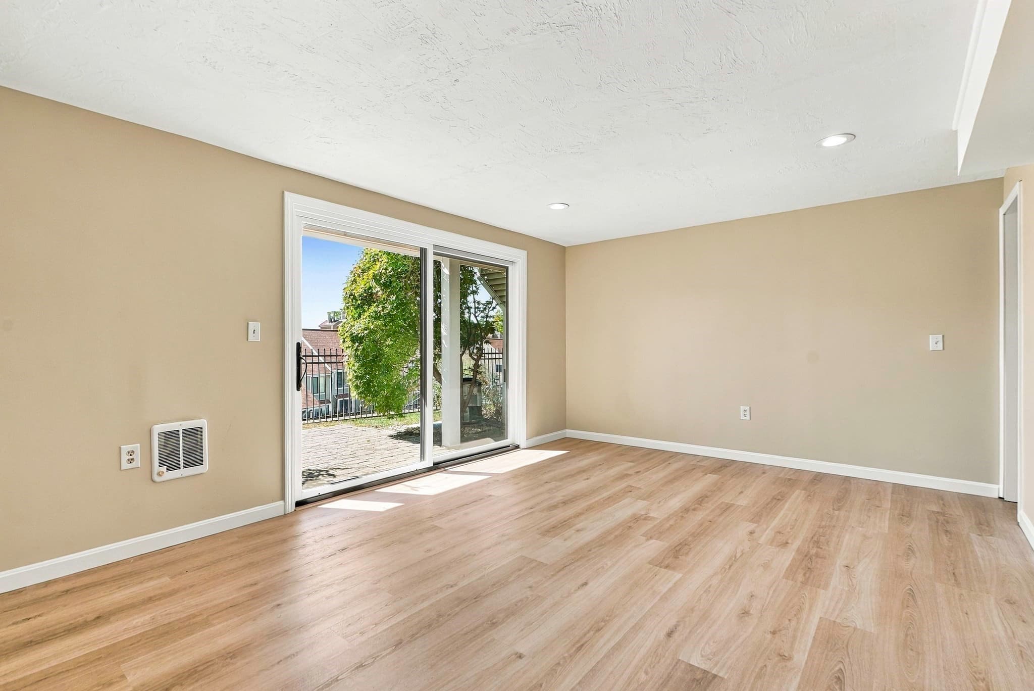 Condominium at 45 Lakeside Ave # 29, Marlborough MA 01752, Marlborough, photo 35 of 41