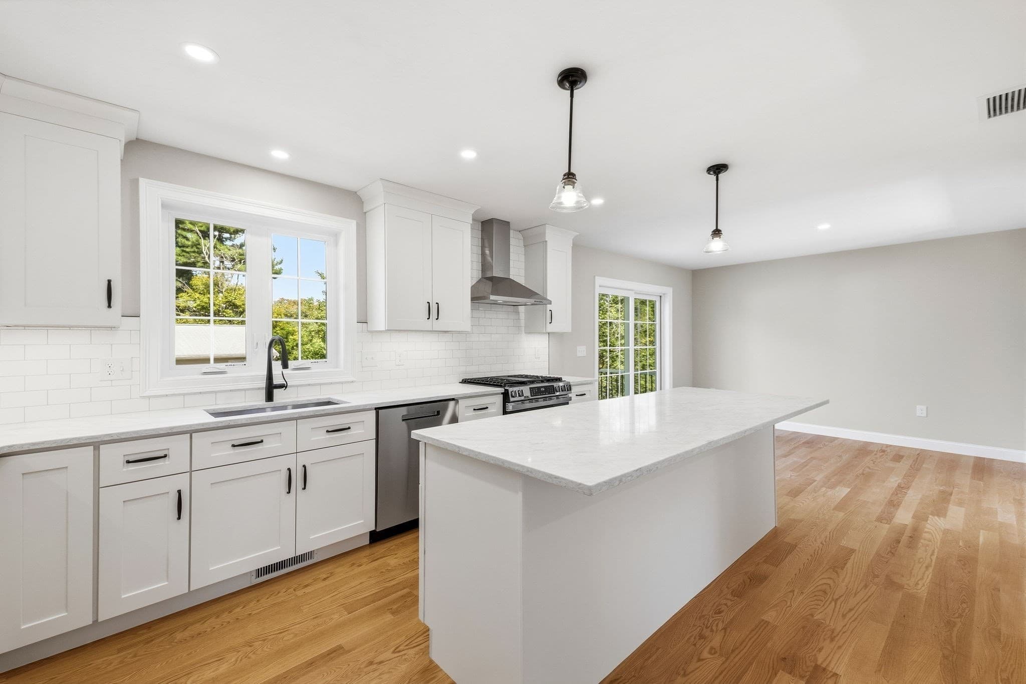 Single Family Residence at 15 Reardon Rd, Billerica MA 01821, Billerica, photo 10 of 42