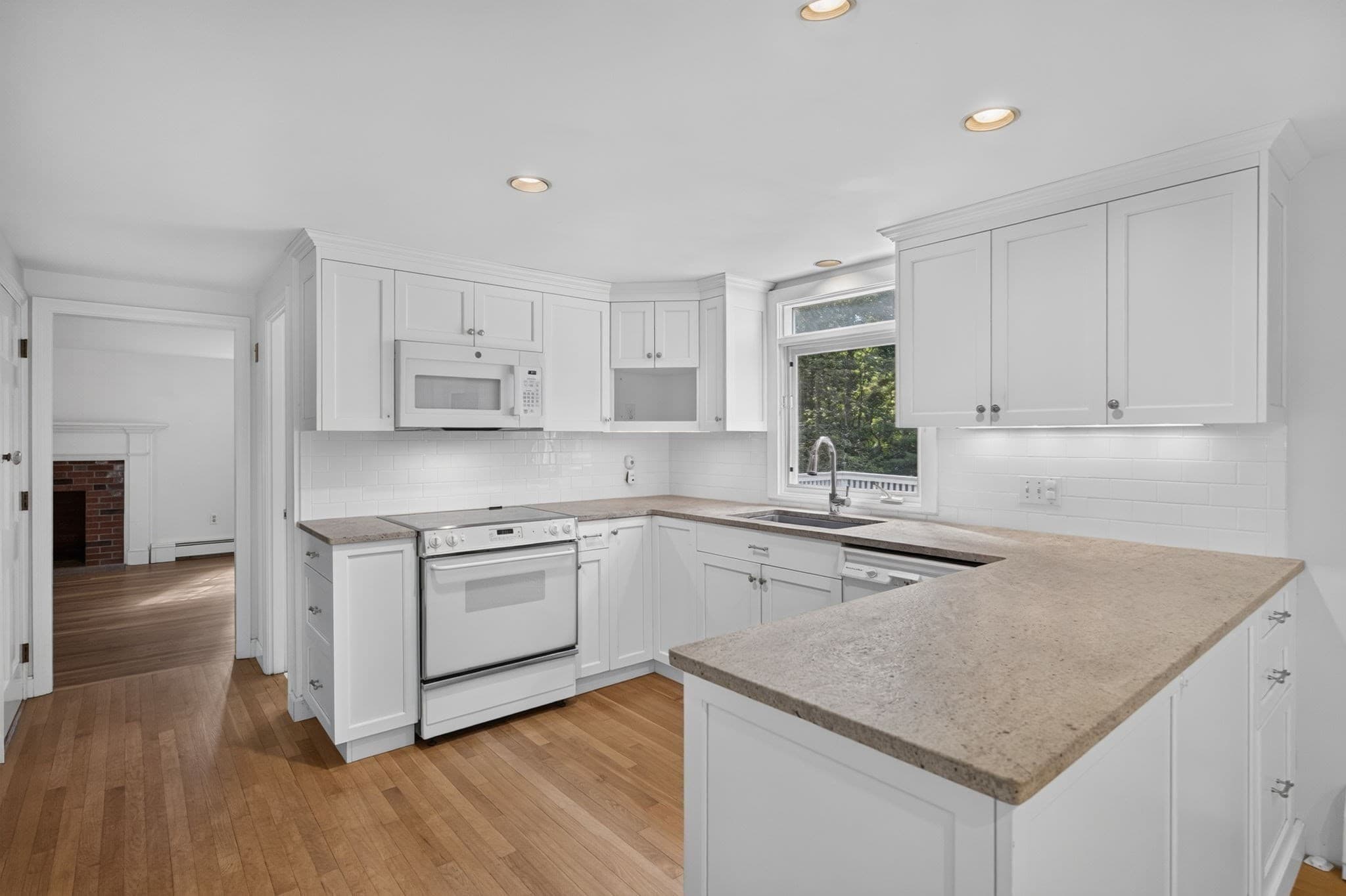 Single Family Residence at 32 Greengate Rd, Falmouth MA 02540, Falmouth, photo 5 of 38