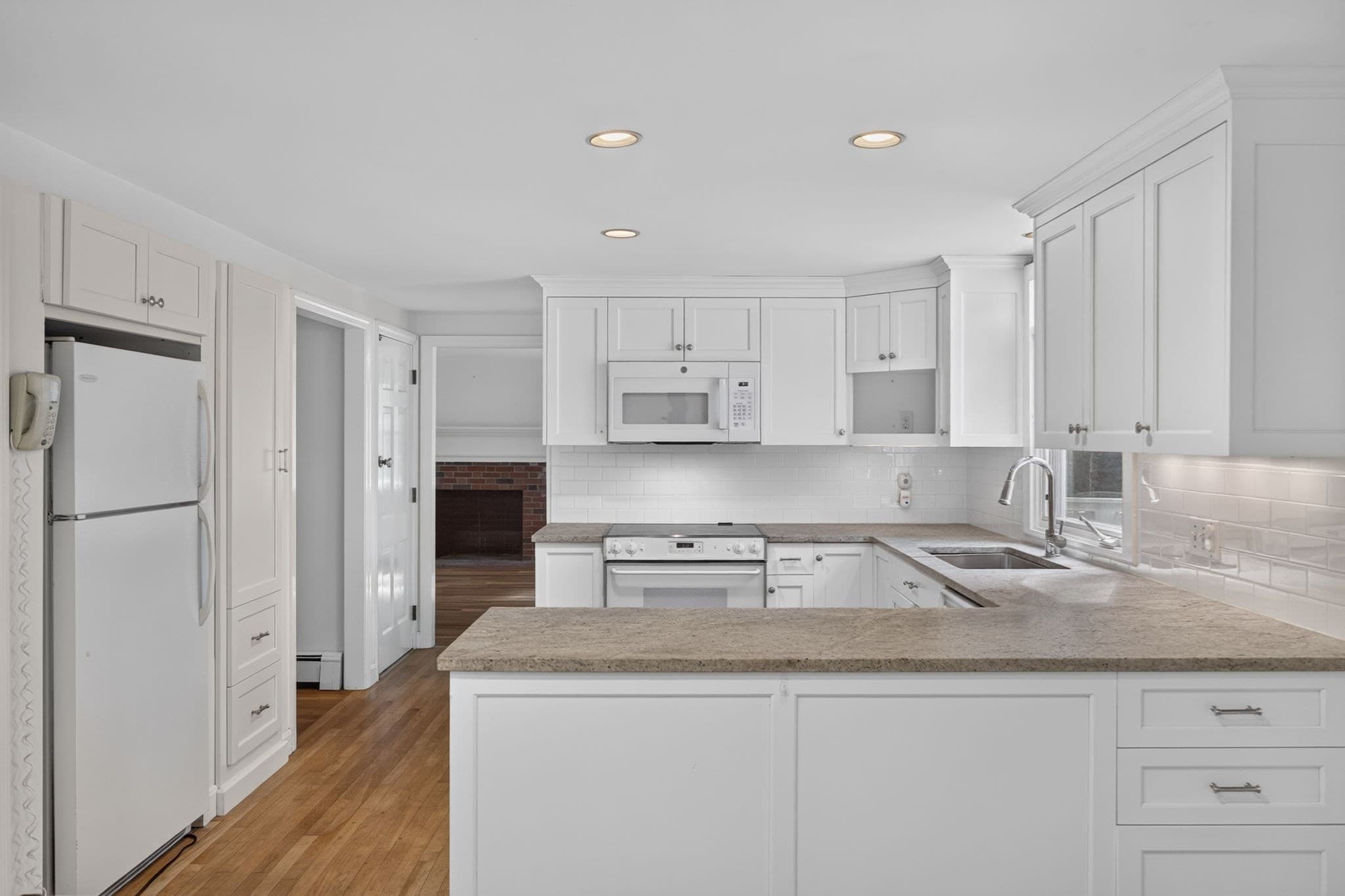 Single Family Residence at 32 Greengate Rd, Falmouth MA 02540, Falmouth, photo 4 of 38