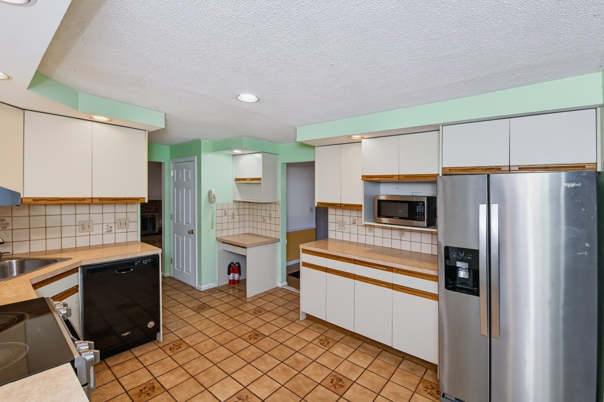 Single Family Residence at 14 Cunningham Dr, Framingham MA 01701, Framingham, photo 12 of 40