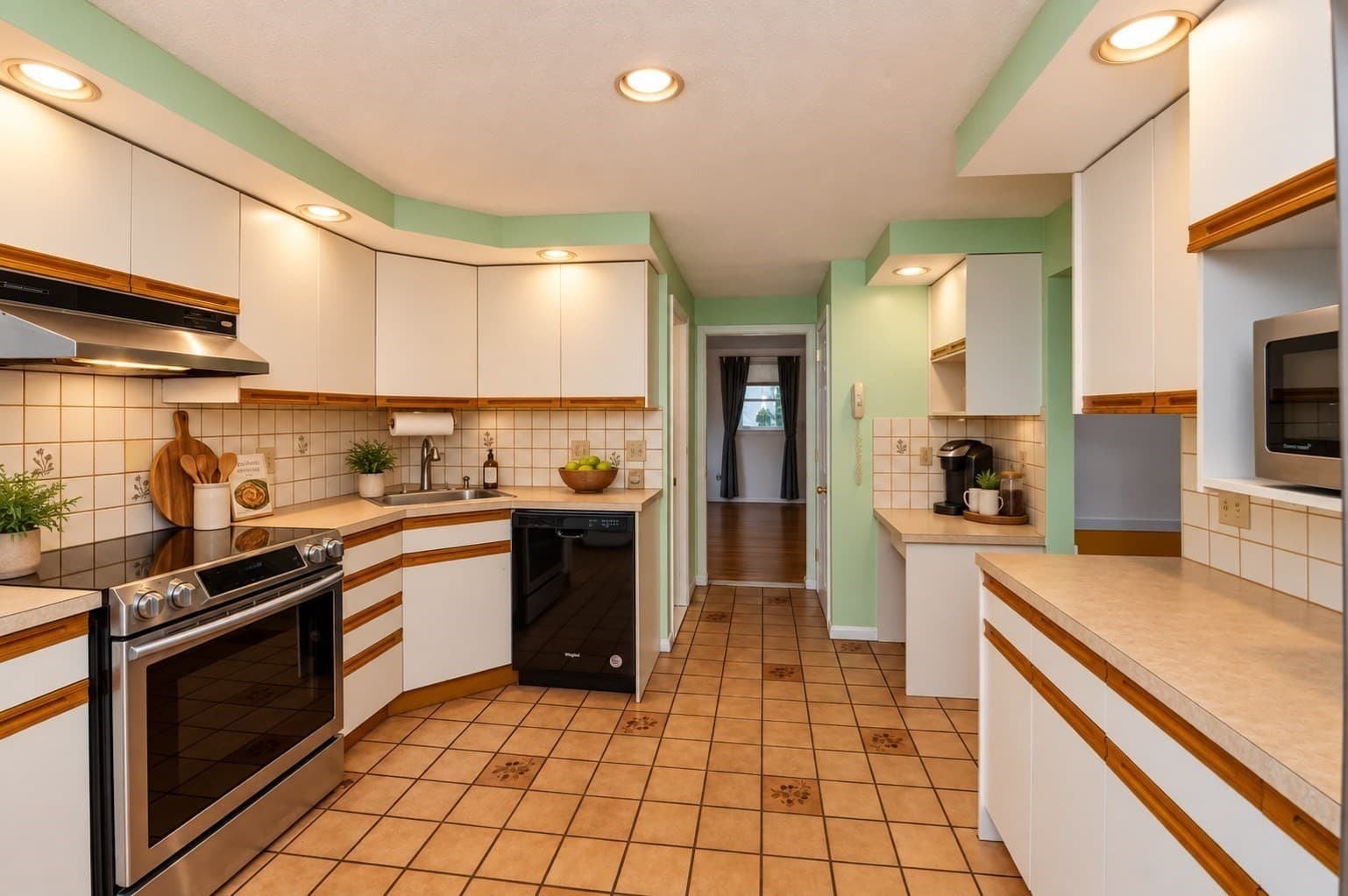 Single Family Residence at 14 Cunningham Dr, Framingham MA 01701, Framingham, photo 10 of 40