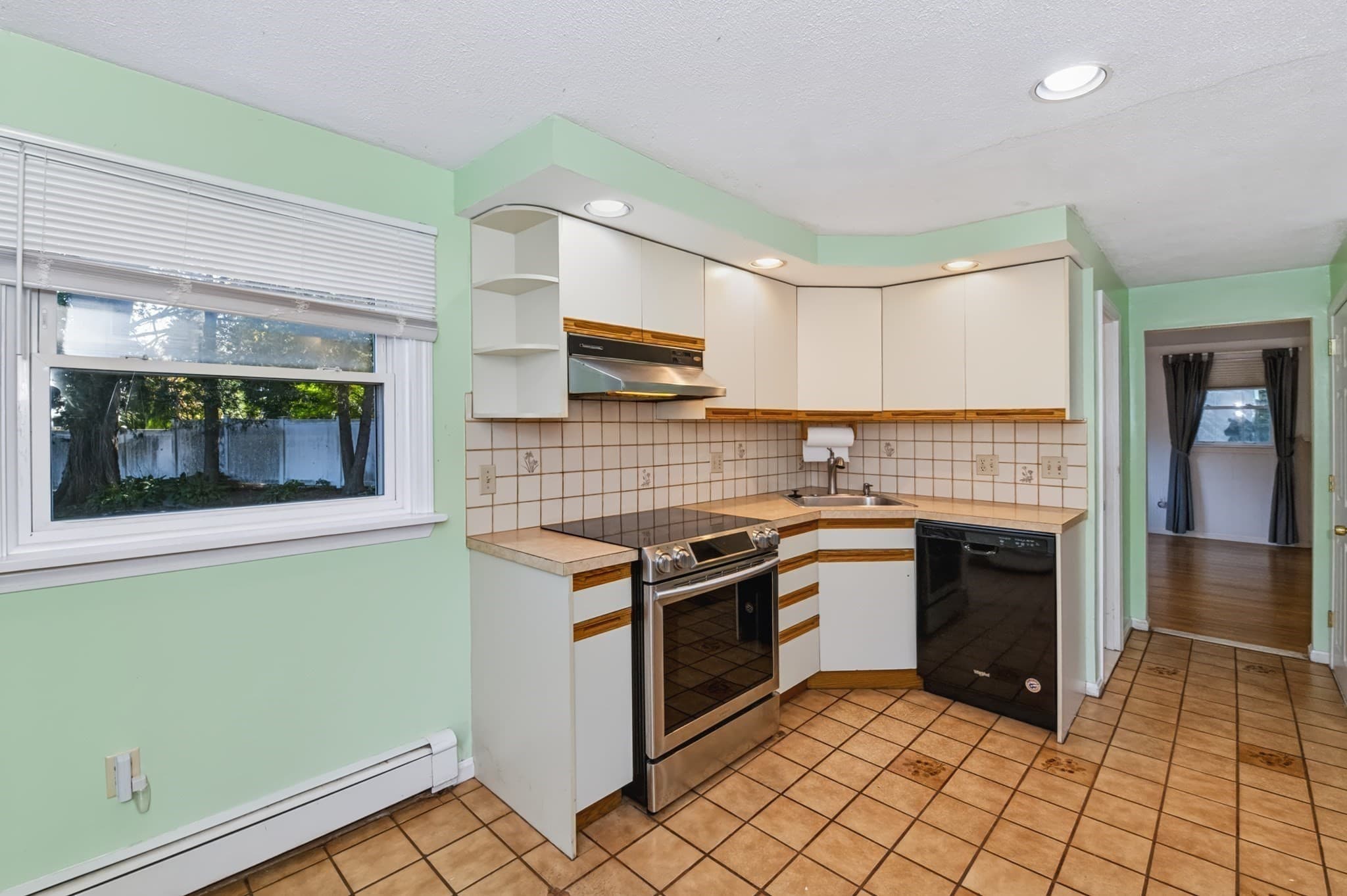 Single Family Residence at 14 Cunningham Dr, Framingham MA 01701, Framingham, photo 11 of 40
