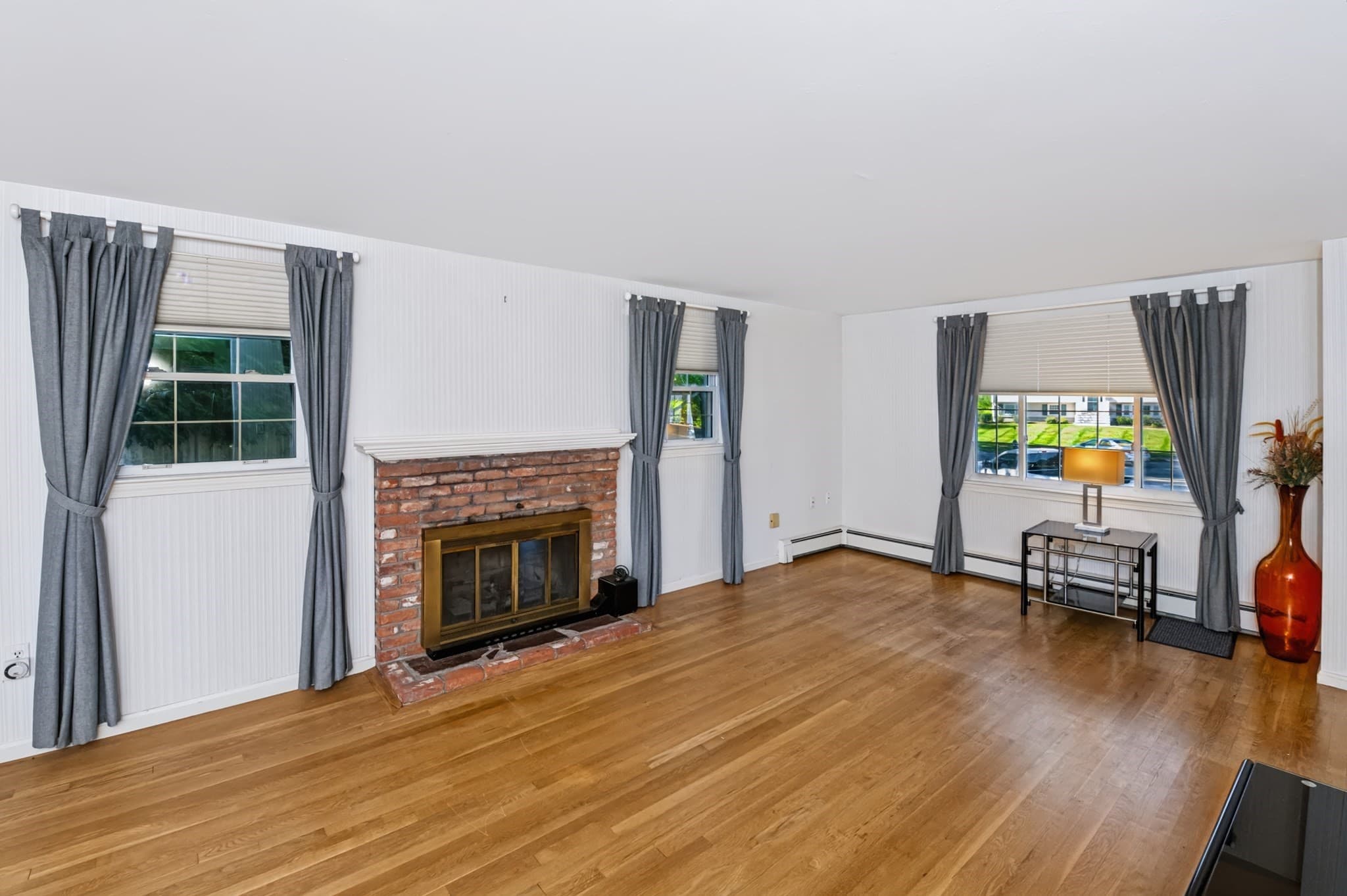 Single Family Residence at 14 Cunningham Dr, Framingham MA 01701, Framingham, photo 4 of 40