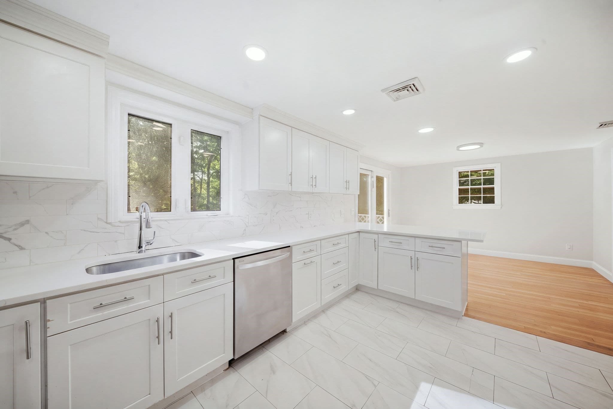 Single Family Residence at 15 Maplewood Rd, Tewksbury MA 01876, Tewksbury, photo 9 of 42