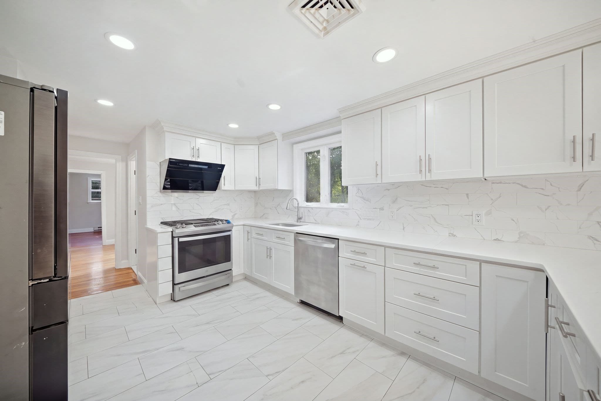 Single Family Residence at 15 Maplewood Rd, Tewksbury MA 01876, Tewksbury, photo 8 of 42