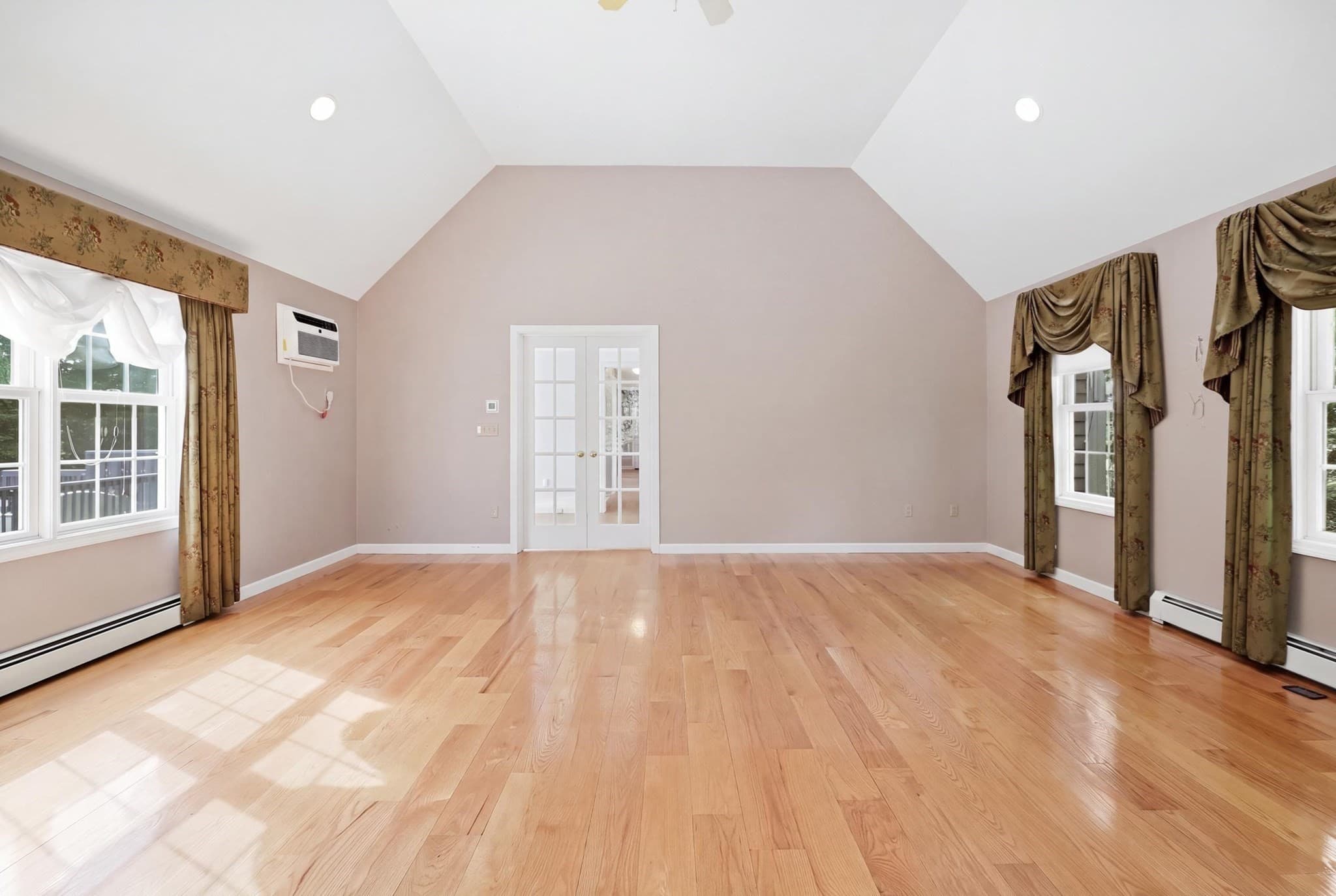 Single Family Residence at 140 Town Farm Road, Brookfield MA 01506, Brookfield, photo 7 of 36