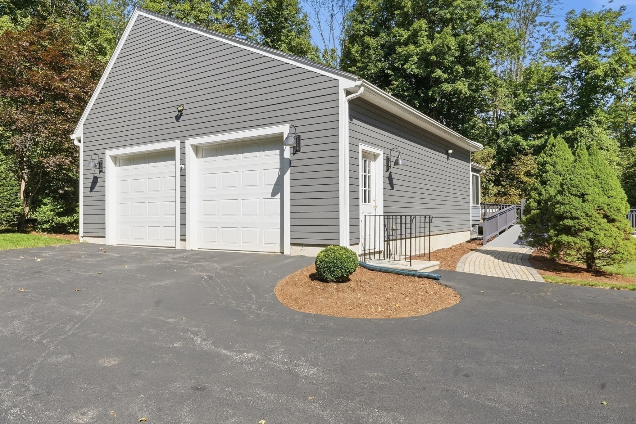 Single Family Residence at 140 Town Farm Road, Brookfield MA 01506, Brookfield, photo 5 of 36