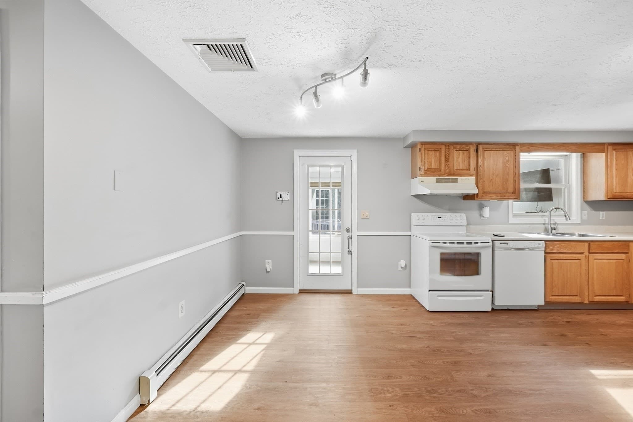 Single Family Residence at 140 Town Farm Road, Brookfield MA 01506, Brookfield, photo 15 of 36