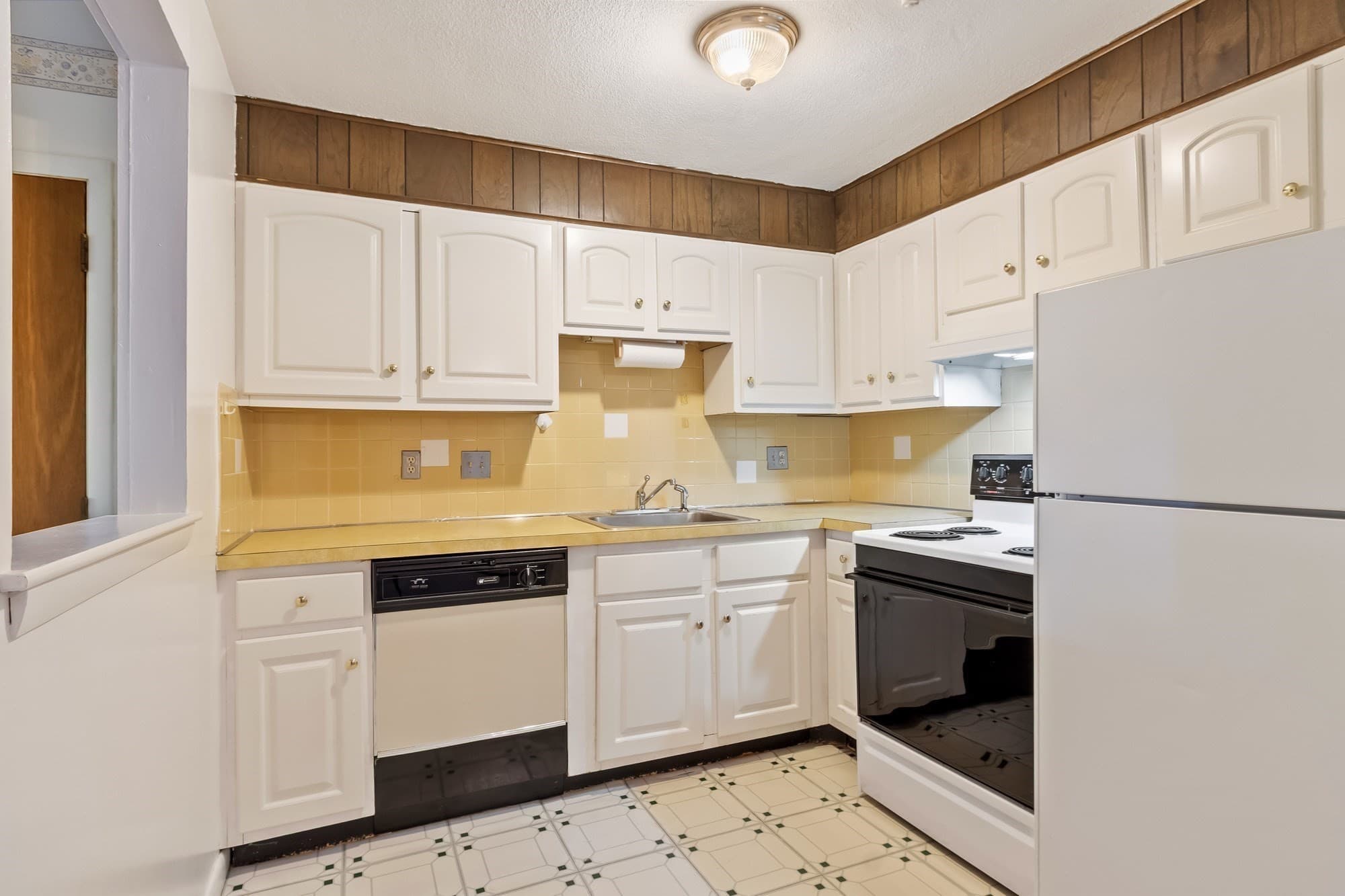 Condominium at 20 Williamsburg Ct. # 2, Shrewsbury MA 01545, Shrewsbury, photo 14 of 23
