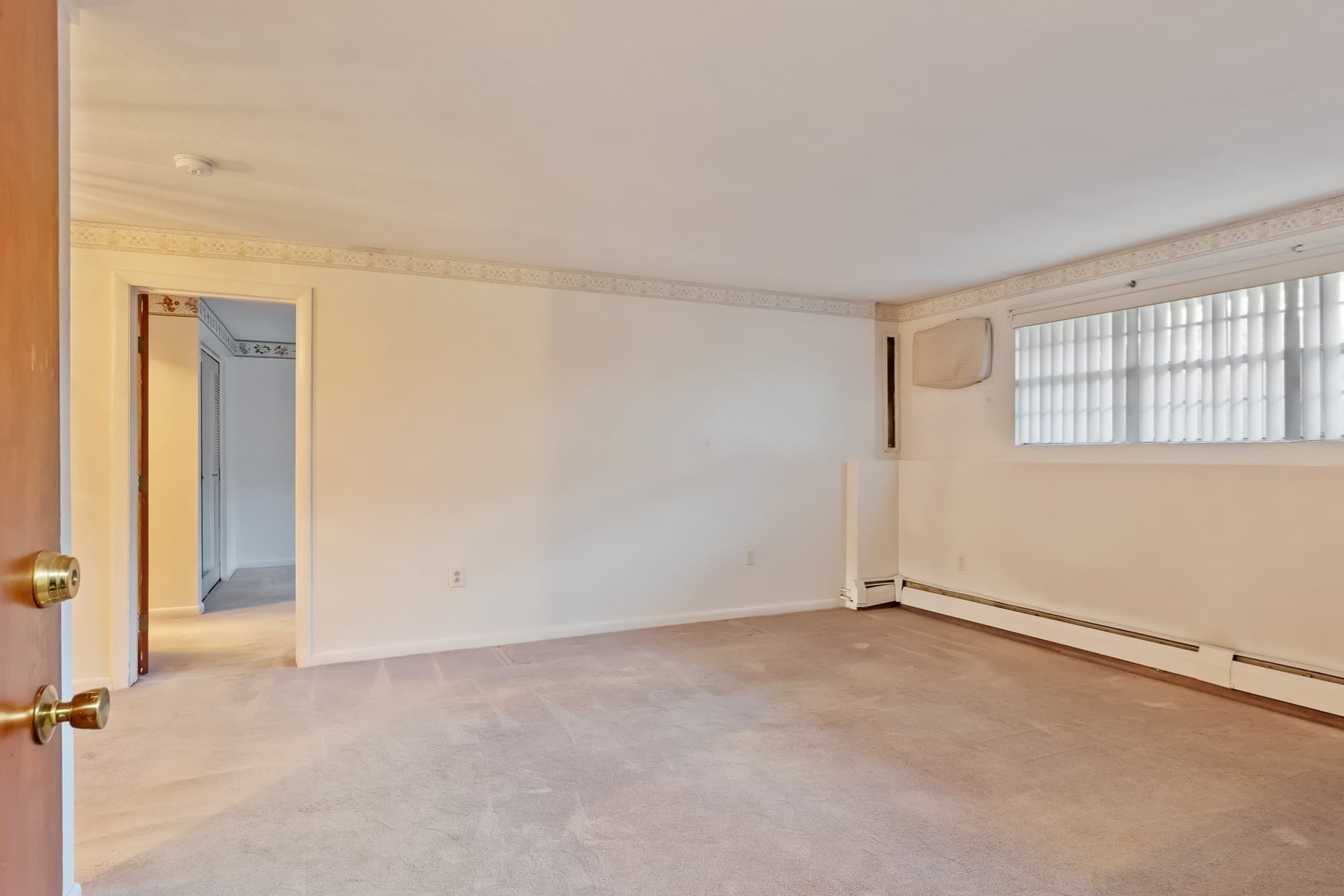 Condominium at 20 Williamsburg Ct. # 2, Shrewsbury MA 01545, Shrewsbury, photo 8 of 23