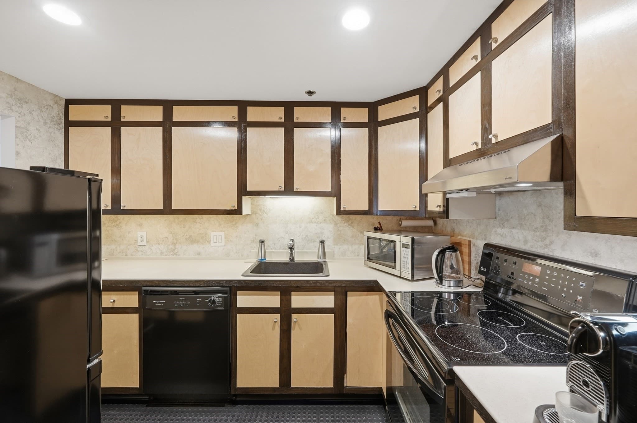 Condominium at 44 Elm Street # 109, Worcester MA 01609, Worcester, photo 14 of 27