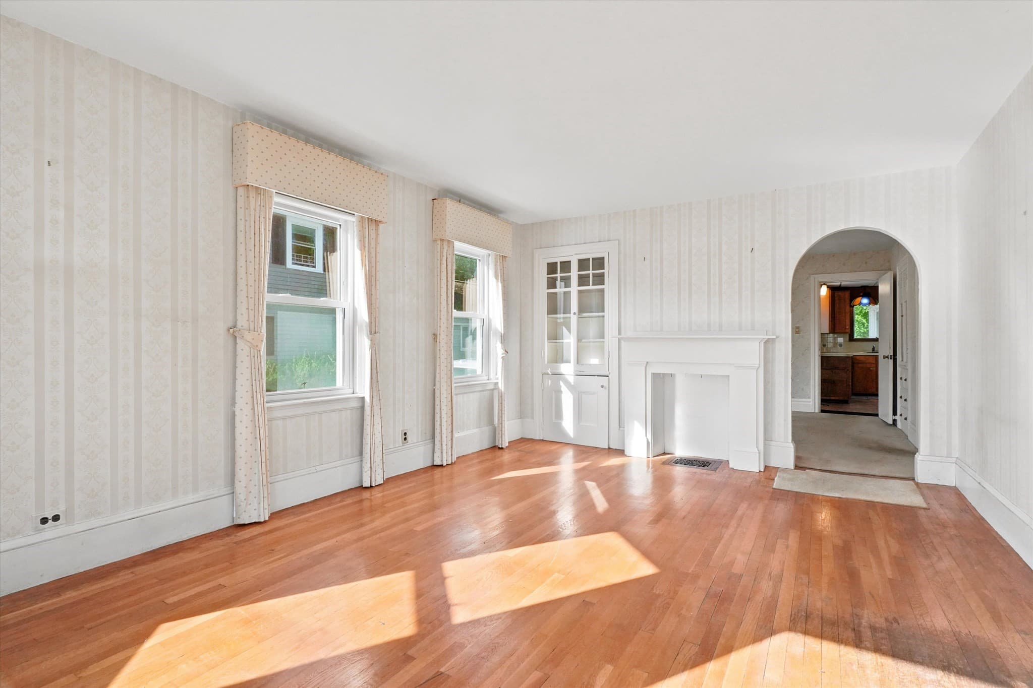 Single Family Residence at 164 Burrill St, Swampscott MA 01907, Swampscott, photo 7 of 40