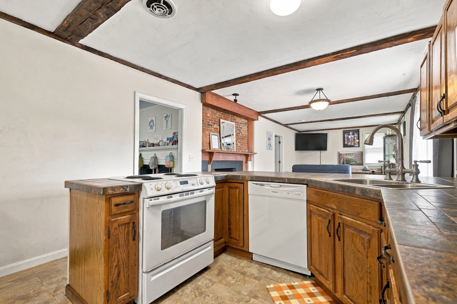 3 Family at 126 Summer Street, Plymouth MA 02360, Plymouth, photo 15 of 41