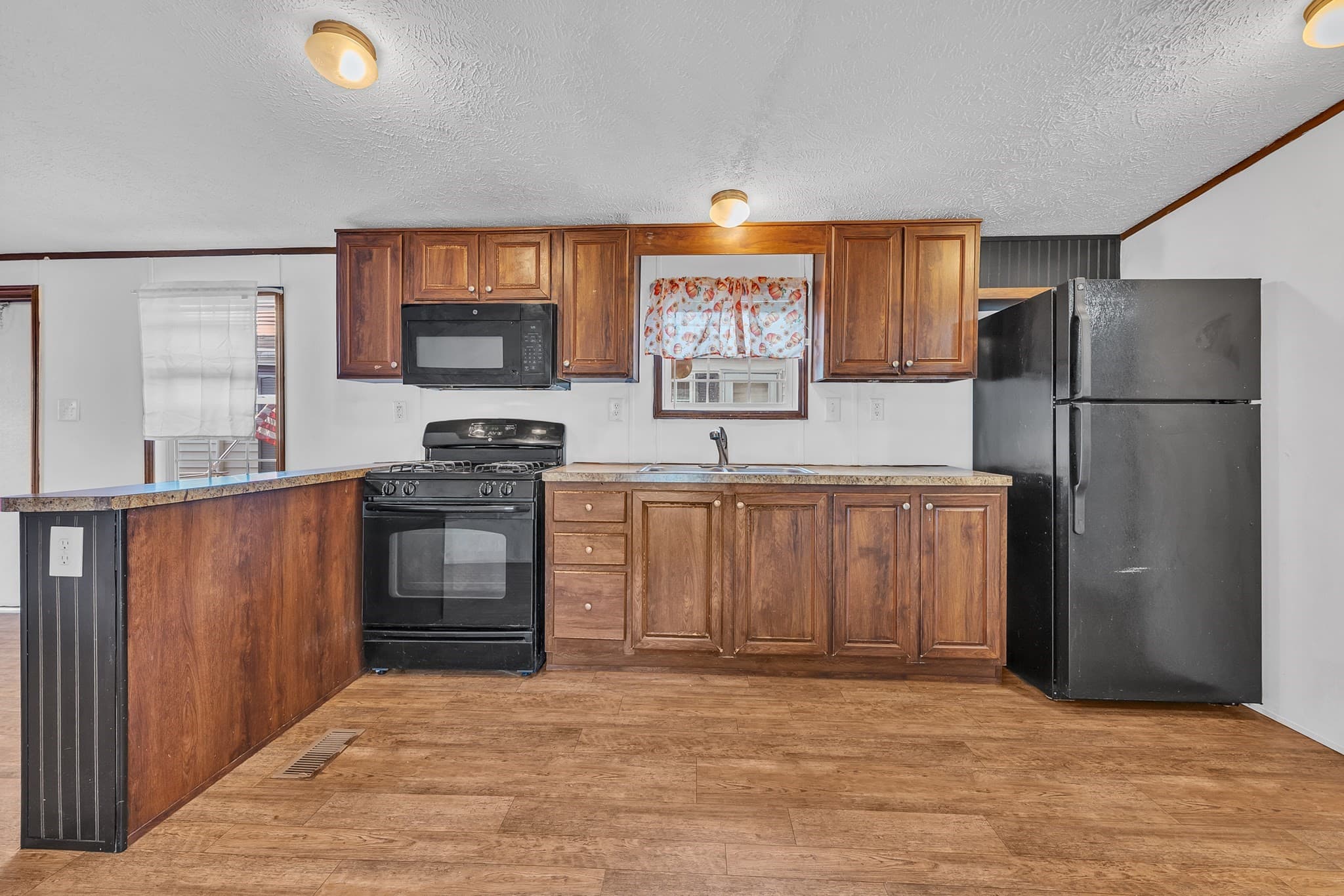 Mobile Home at 557 Southwest Cutoff # 67, Worcester MA 01607, Worcester, photo 2 of 15