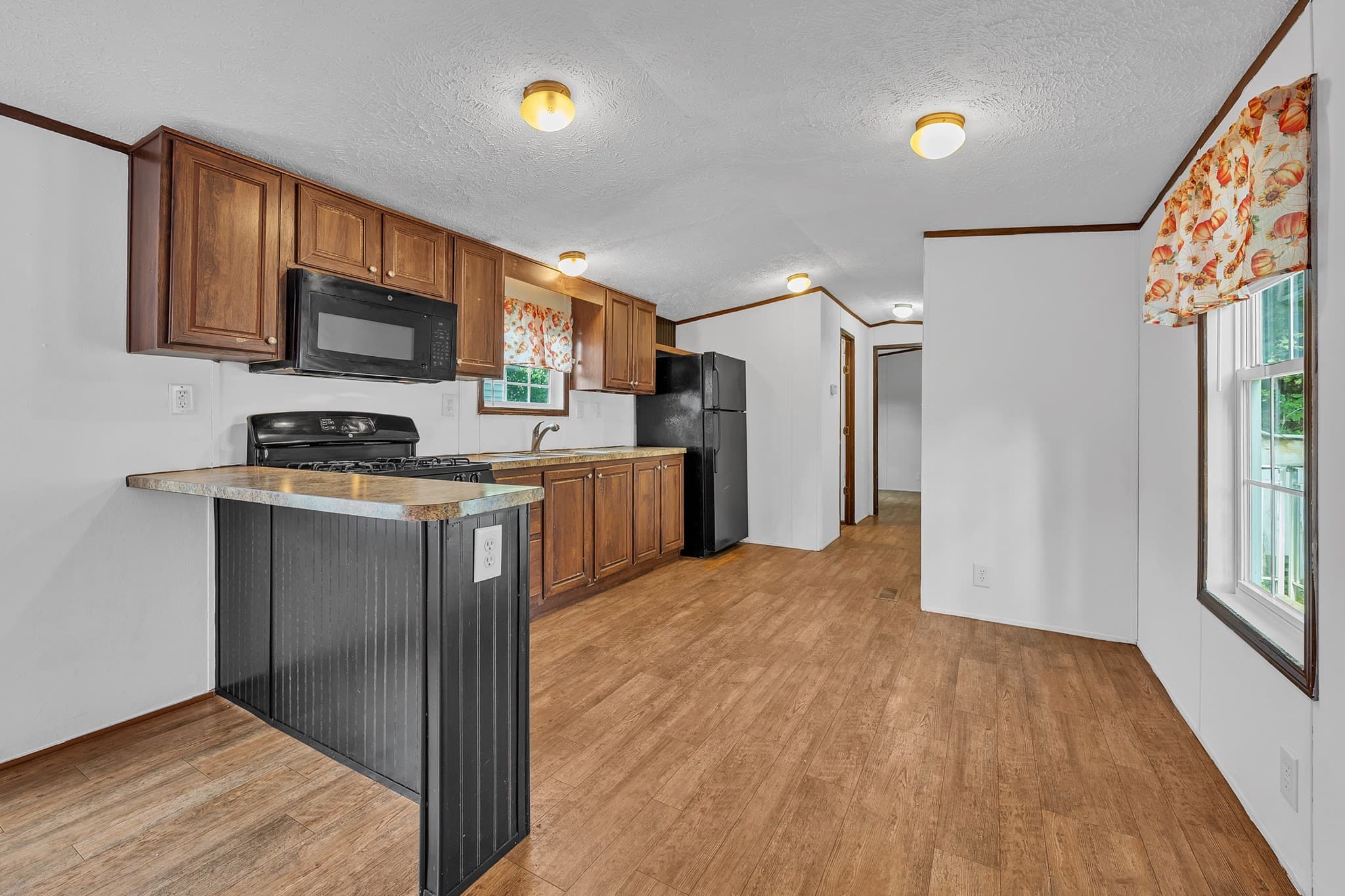 Mobile Home at 557 Southwest Cutoff # 67, Worcester MA 01607, Worcester, photo 3 of 15