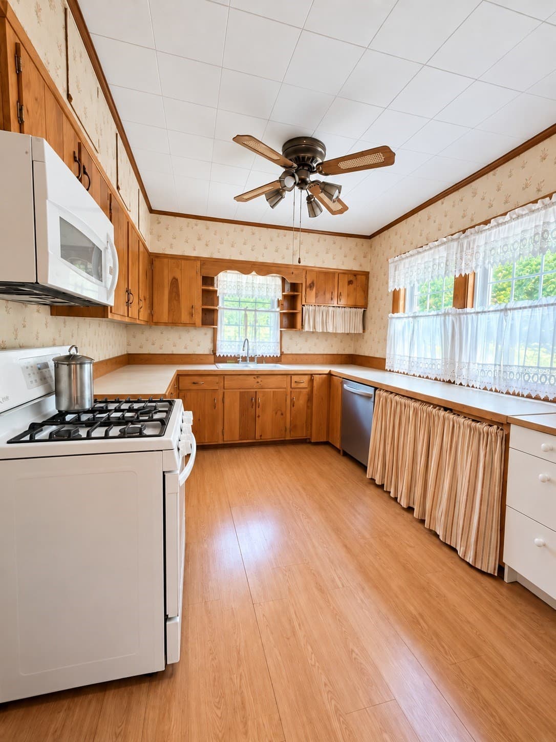 Single Family Residence at 16 Winnipeg St, Worcester MA 01607, Worcester, photo 5 of 23