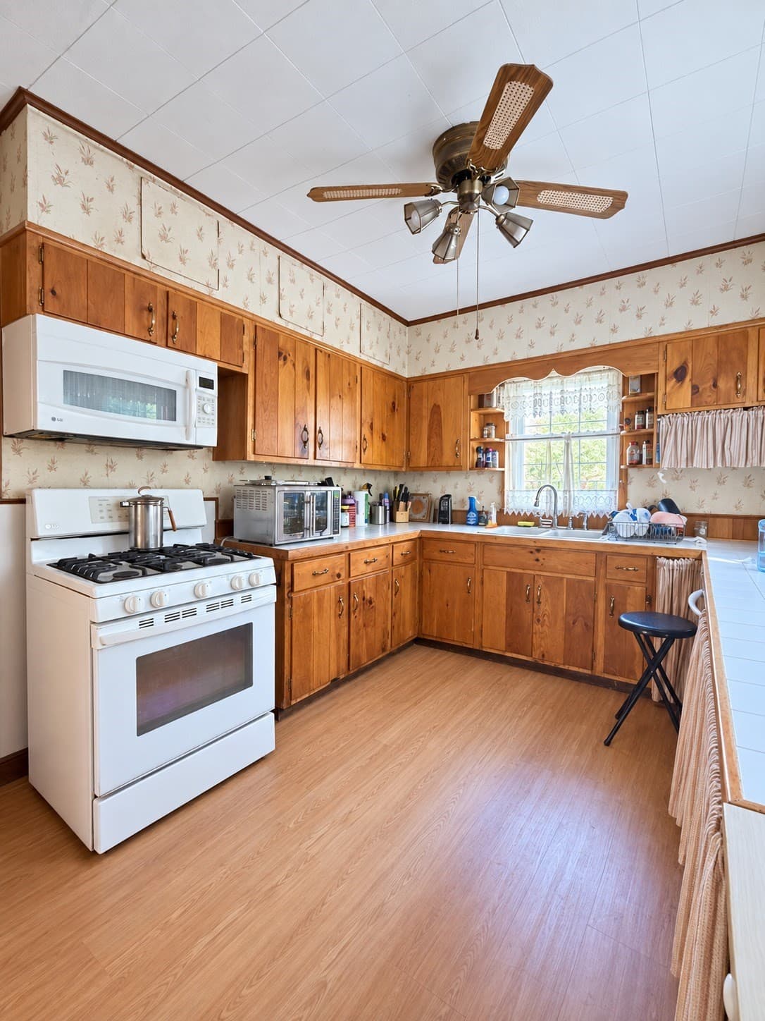 Single Family Residence at 16 Winnipeg St, Worcester MA 01607, Worcester, photo 4 of 23