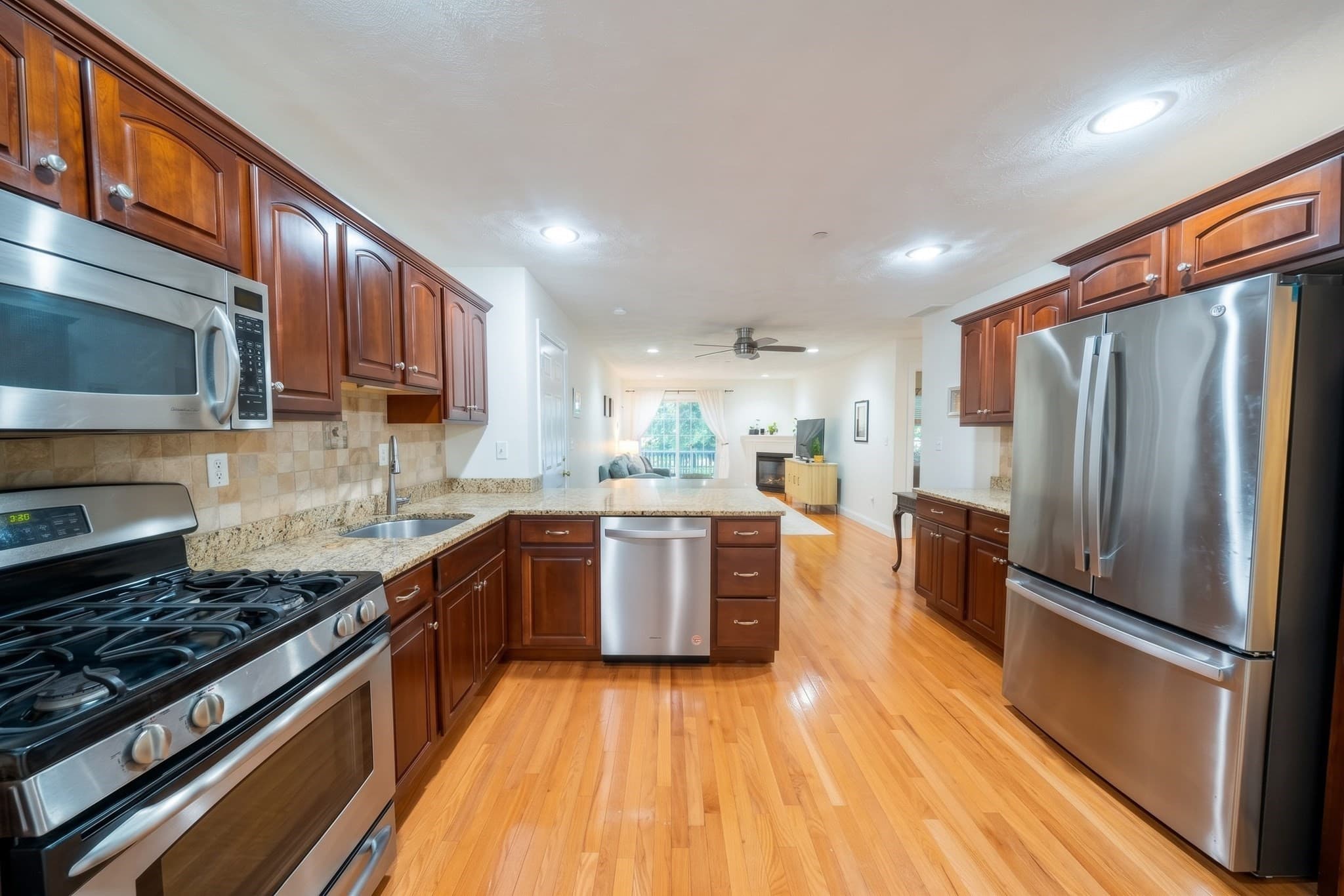 Condominium at 10 Cunningham Ln # 104, Billerica MA 01821, Billerica, photo 2 of 27