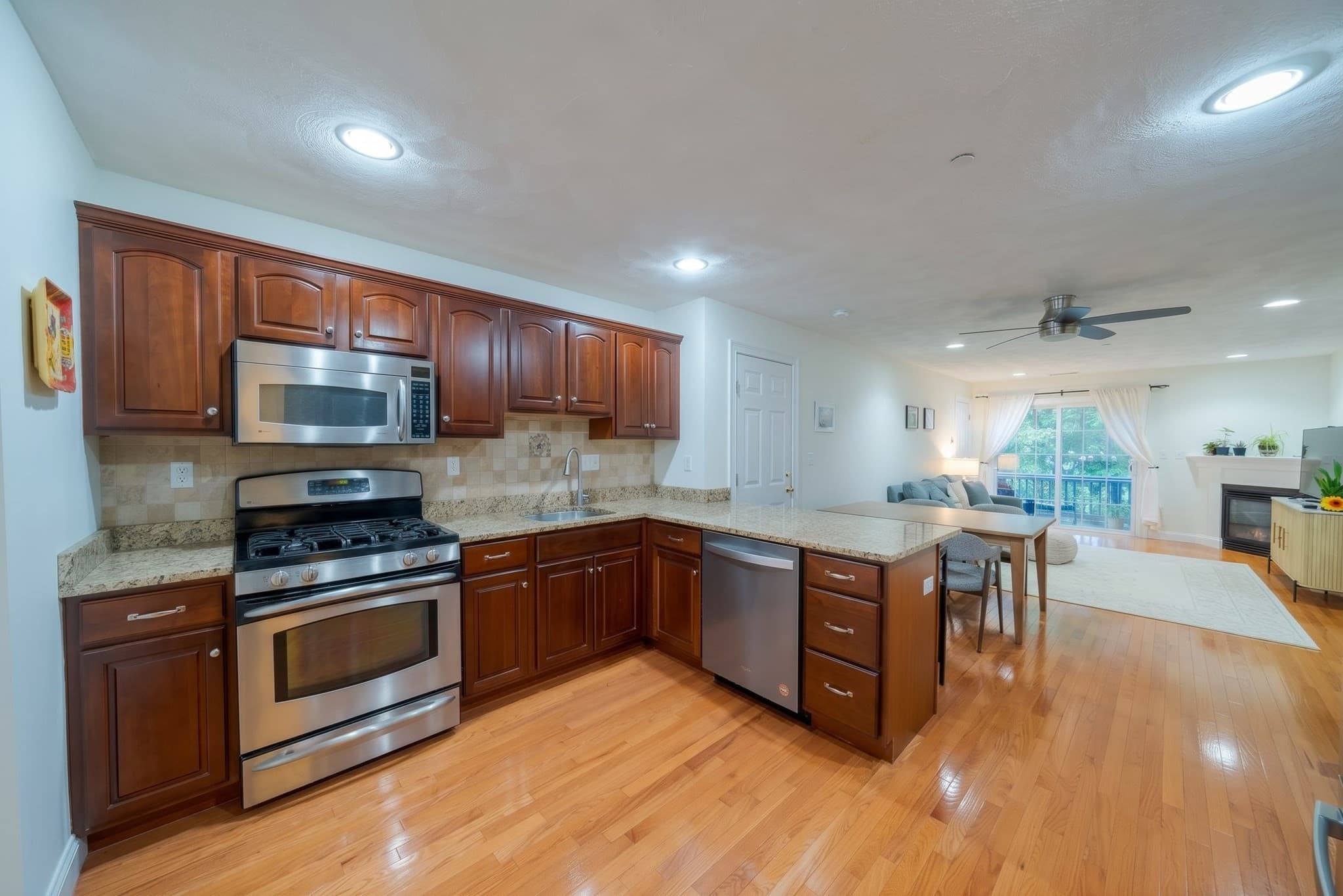 Condominium at 10 Cunningham Ln # 104, Billerica MA 01821, Billerica, photo 5 of 27