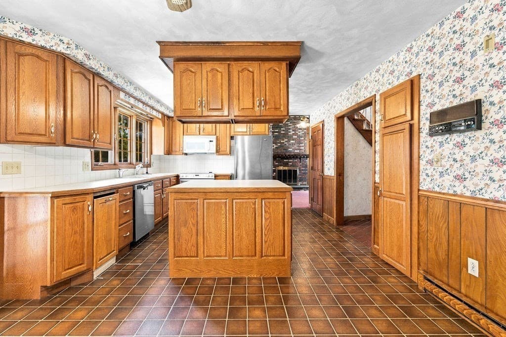 Single Family Residence at 45 Wheeler St, Rehoboth MA 02769, Rehoboth, photo 10 of 42