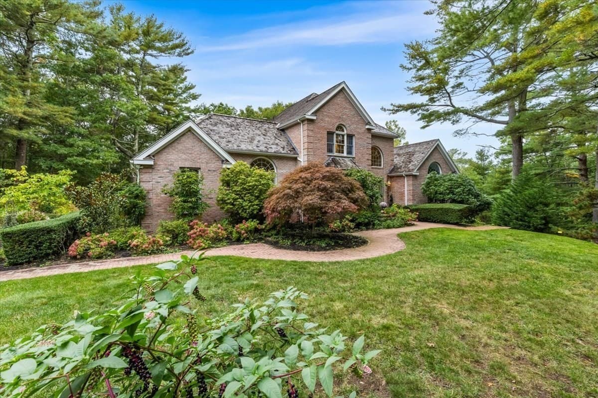 Single Family Residence at 7 Hibiscus Ln, Plymouth MA 02360, Plymouth, photo 4 of 42