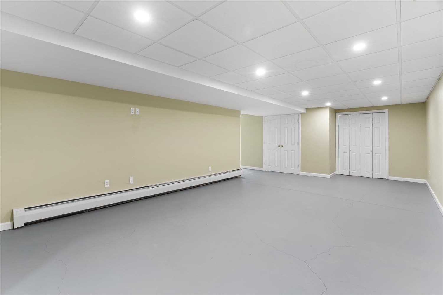 Condominium at 51 Lawrence Dr # 51, Franklin MA 02038, photo 32 of 40
