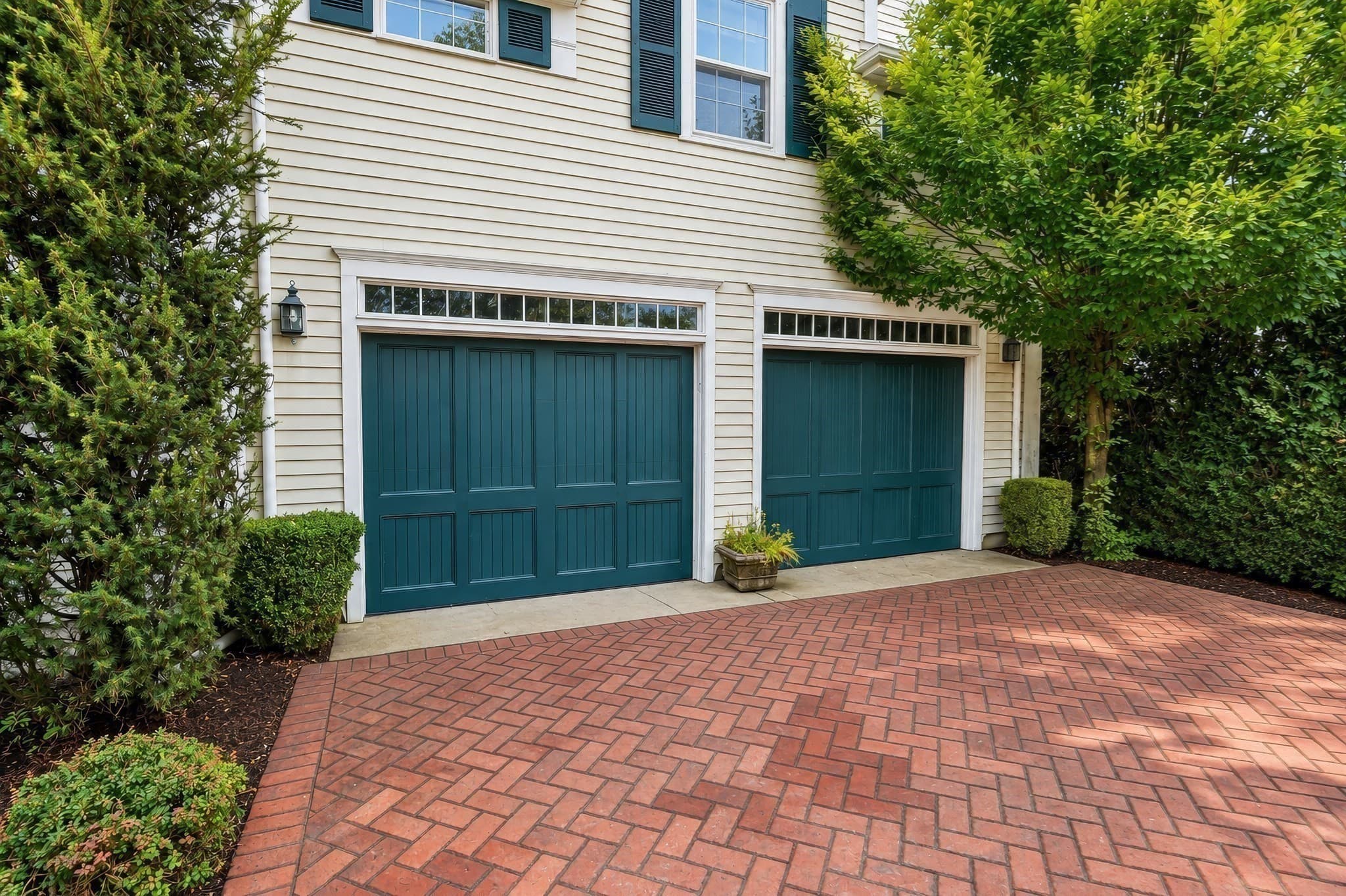 Single Family Residence at 307 Slocum Road, Dartmouth MA 02747, photo 3 of 37