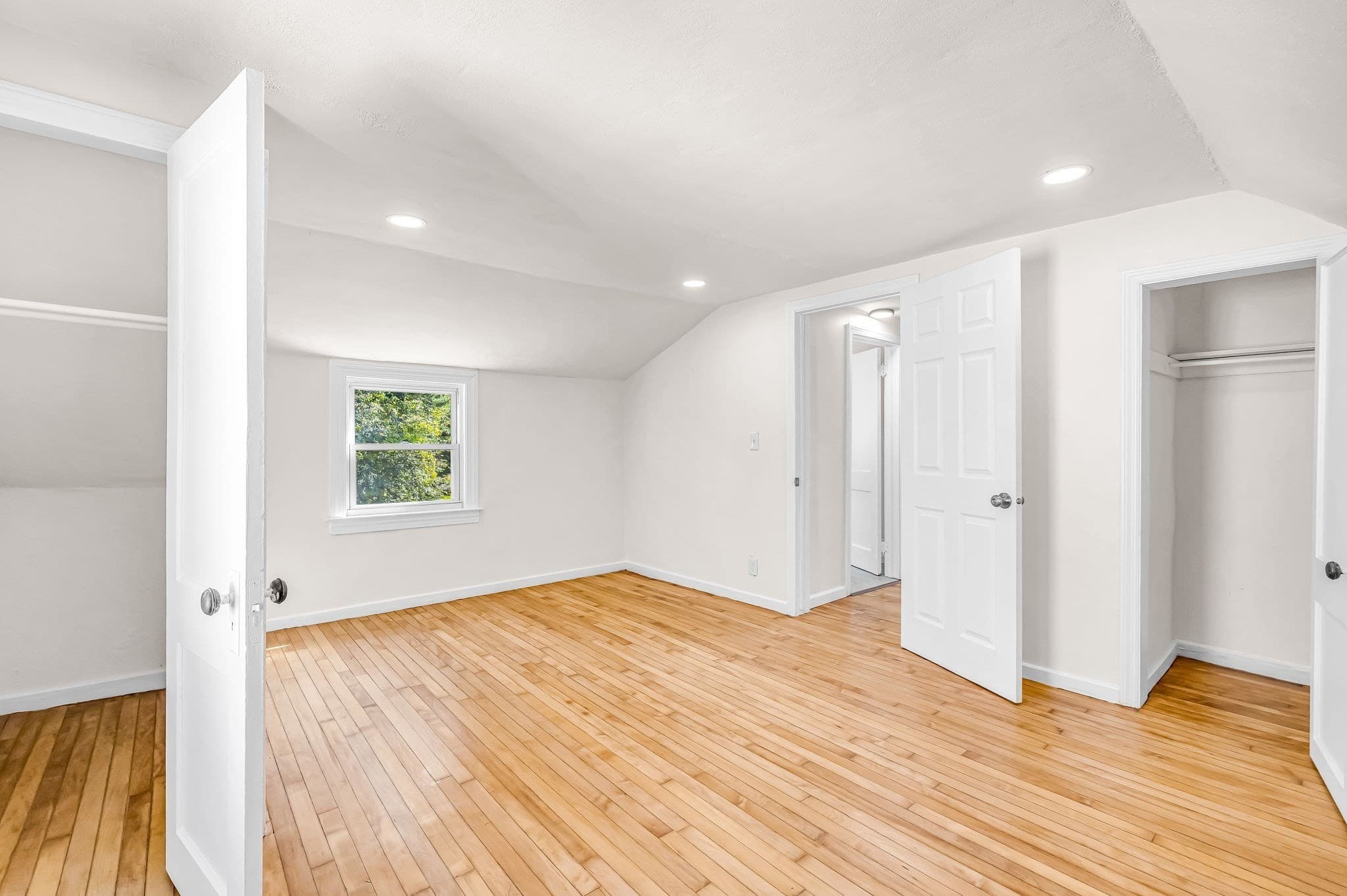 Single Family Residence at 23 Schley St, Springfield MA 01109, Springfield, photo 23 of 40
