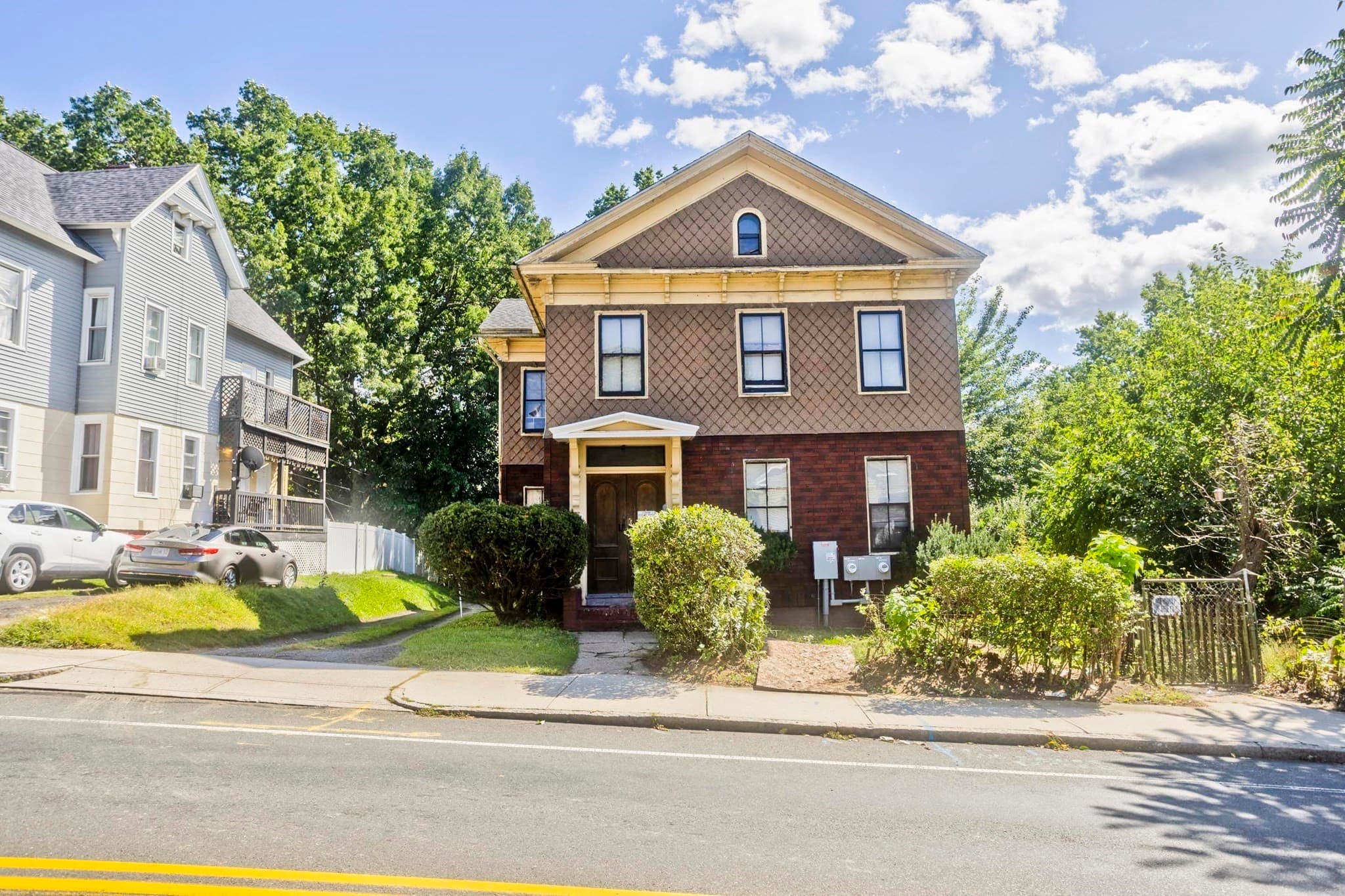 863 Worthington St, Springfield MA 01105