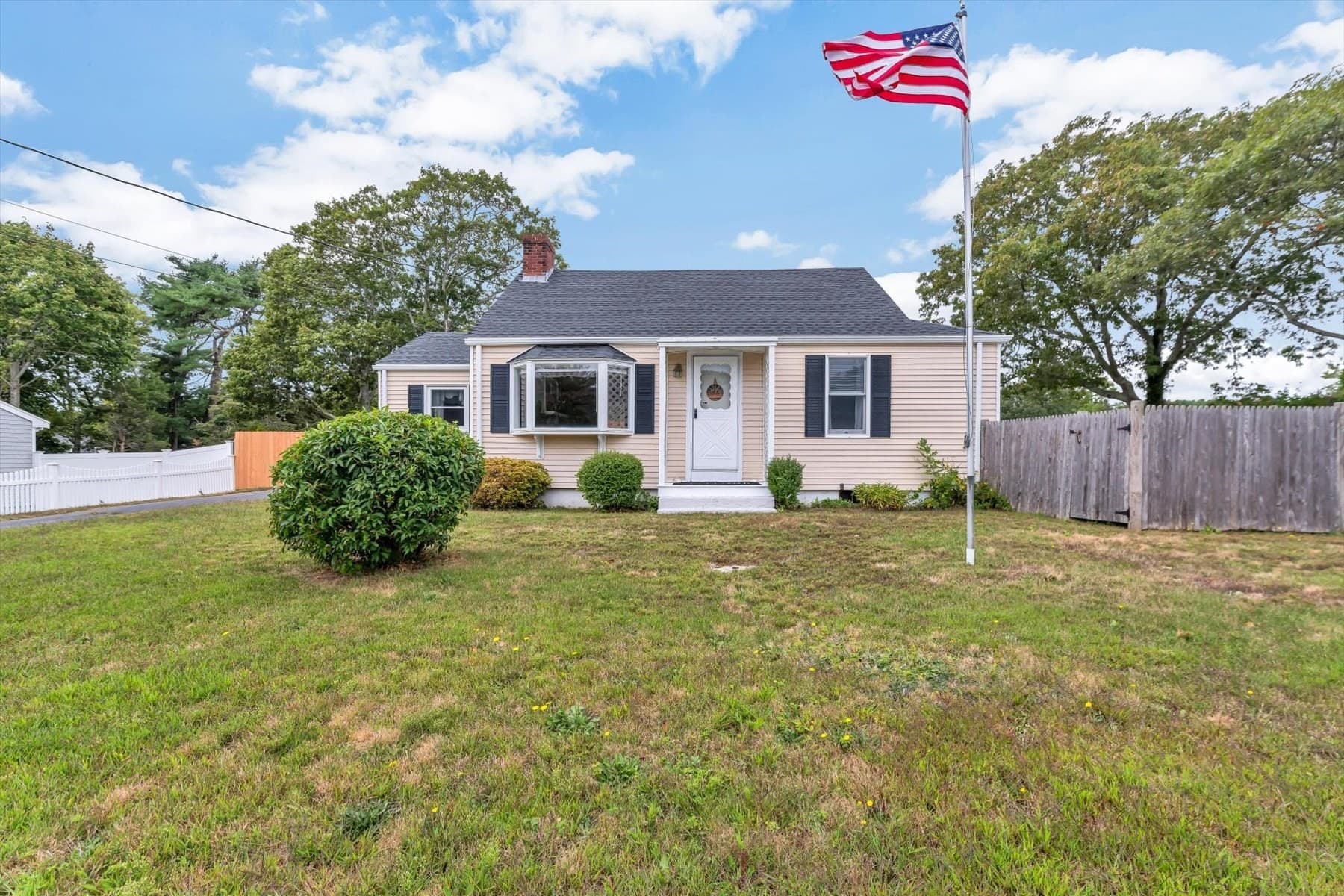7 Queens Bay Ln, Bourne MA 02532