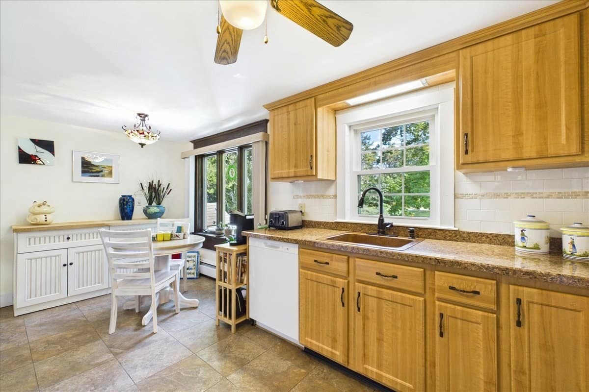 Single Family Residence at 1876 Phinneys Ln, Barnstable MA 02630, Barnstable, photo 6 of 40