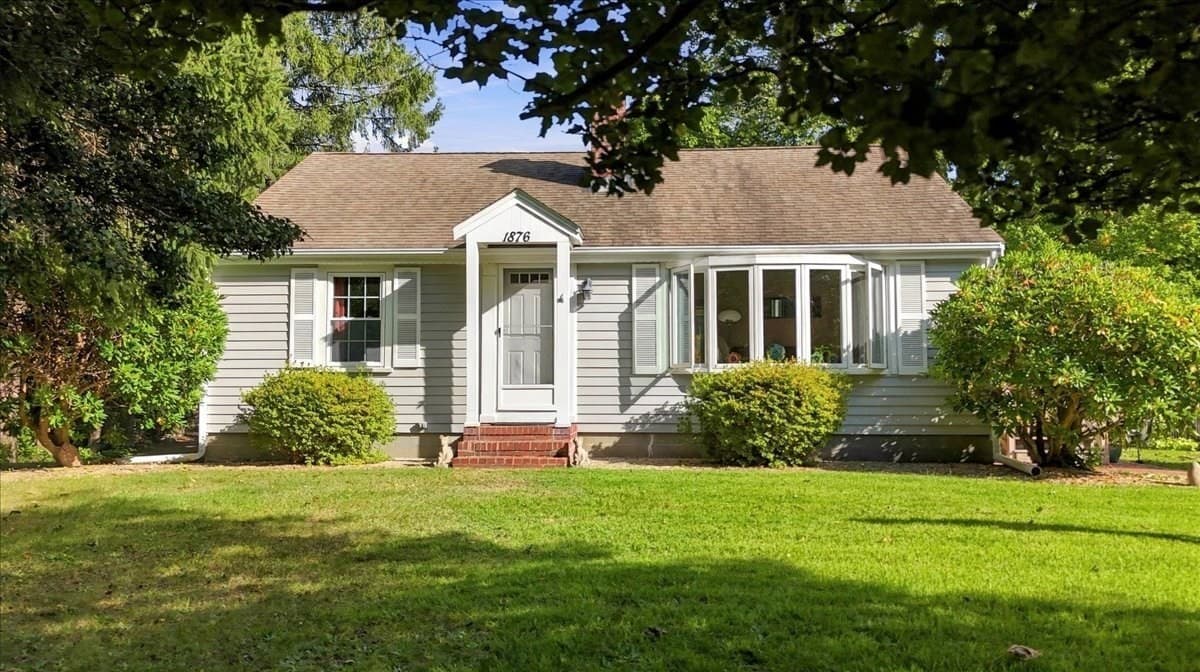 1876 Phinneys Ln, Barnstable MA 02630