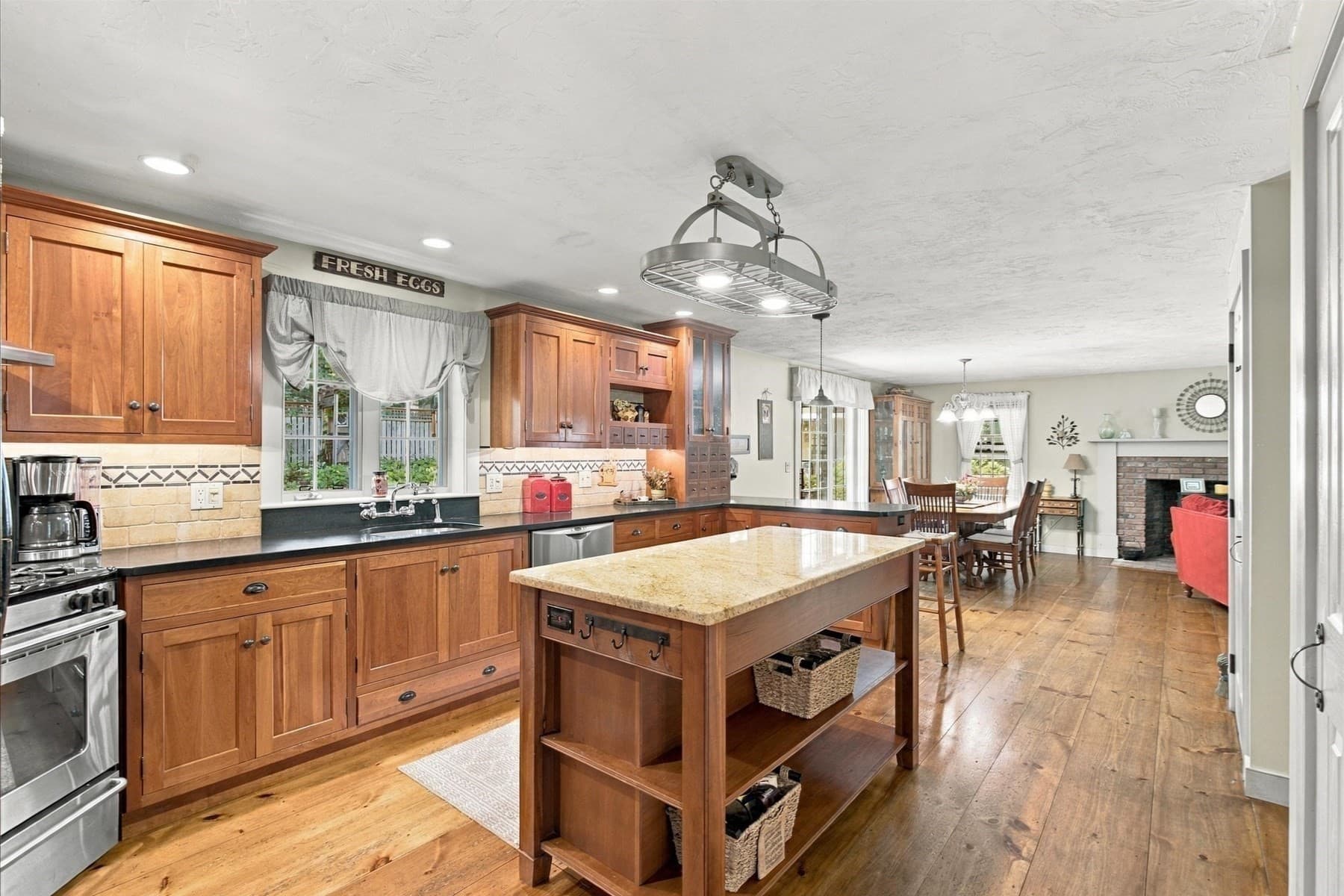 Single Family Residence at 7 Stony Brook Rd, Kingston MA 02364, Kingston, photo 8 of 42