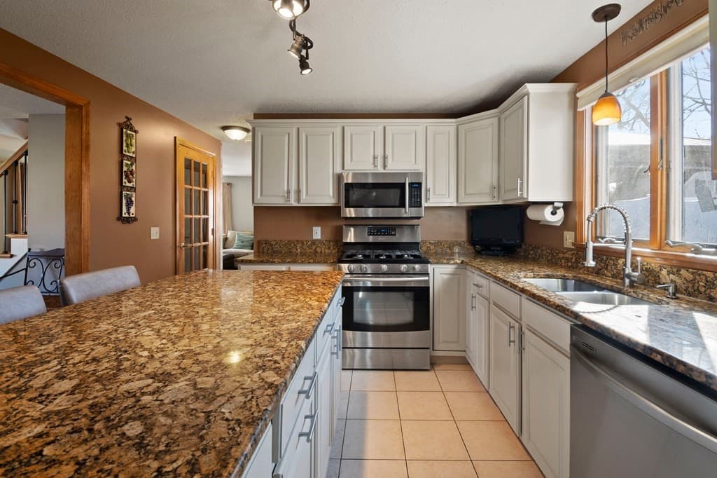 Single Family Residence at 45 Somers Rd, East Longmeadow MA 01028, East Longmeadow, photo 4 of 40