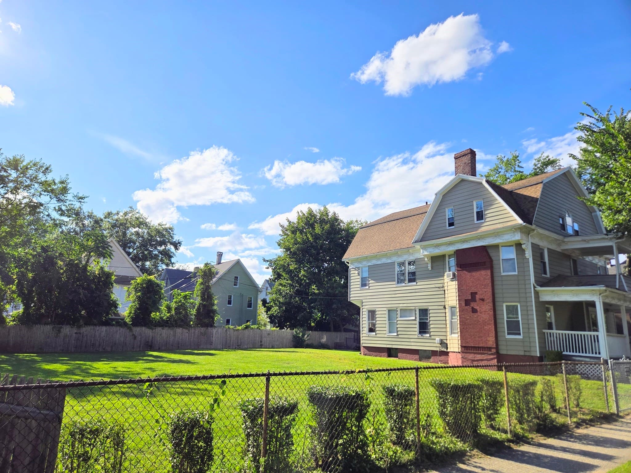 Single Family Residence at 38 Northampton Ave, Springfield MA 01109, Springfield, photo 2 of 42
