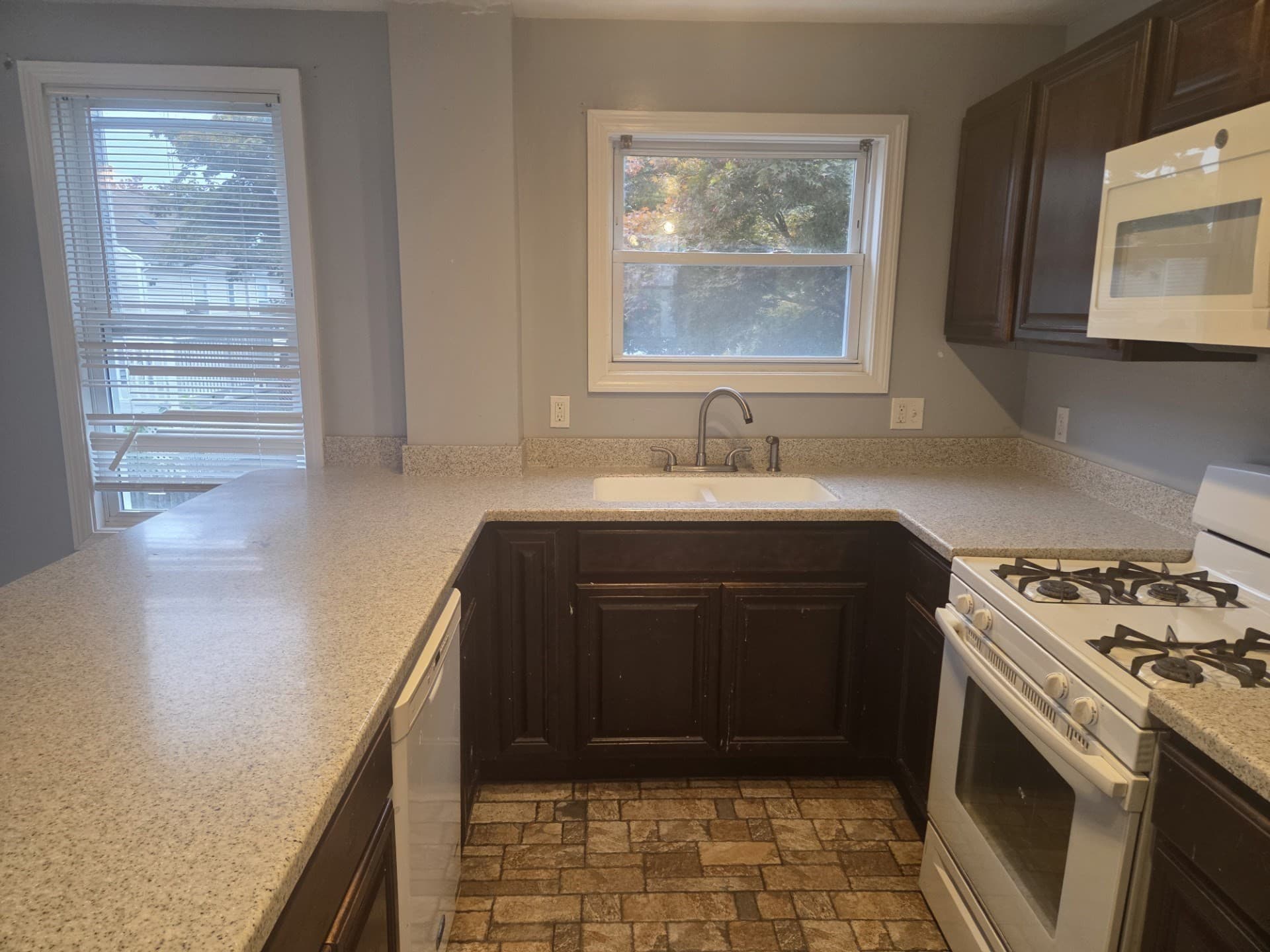 3 Family - 3 Units Up/Down at 953 Globe Street, Fall River MA 02724, Fall River, photo 5 of 13
