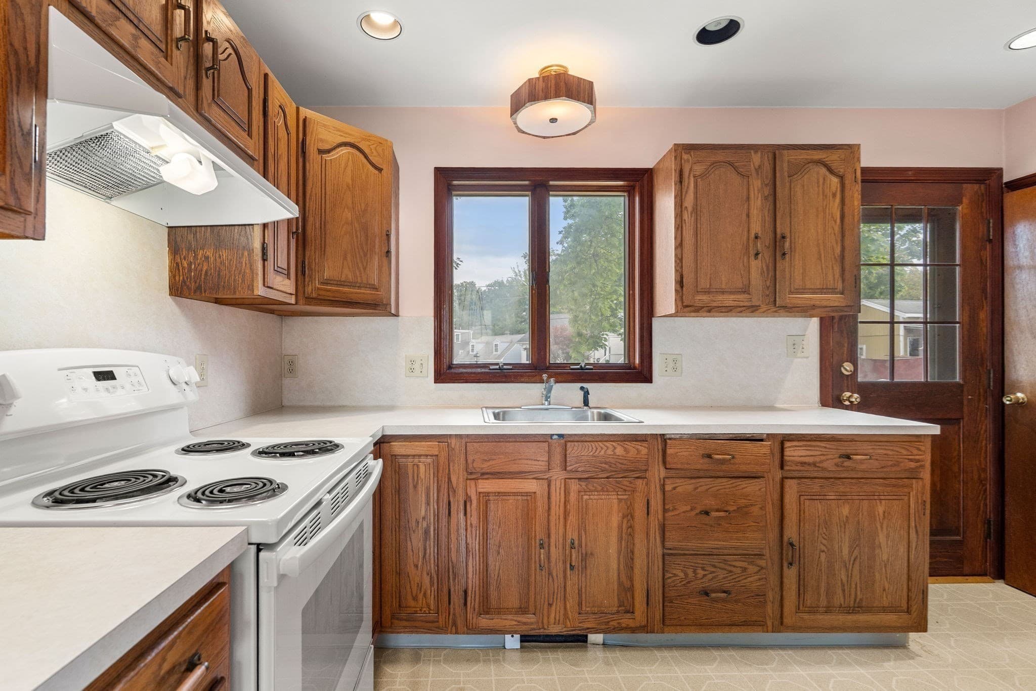 Single Family Residence at 7 Enfield Road, Winthrop MA 02152, Winthrop, photo 9 of 30
