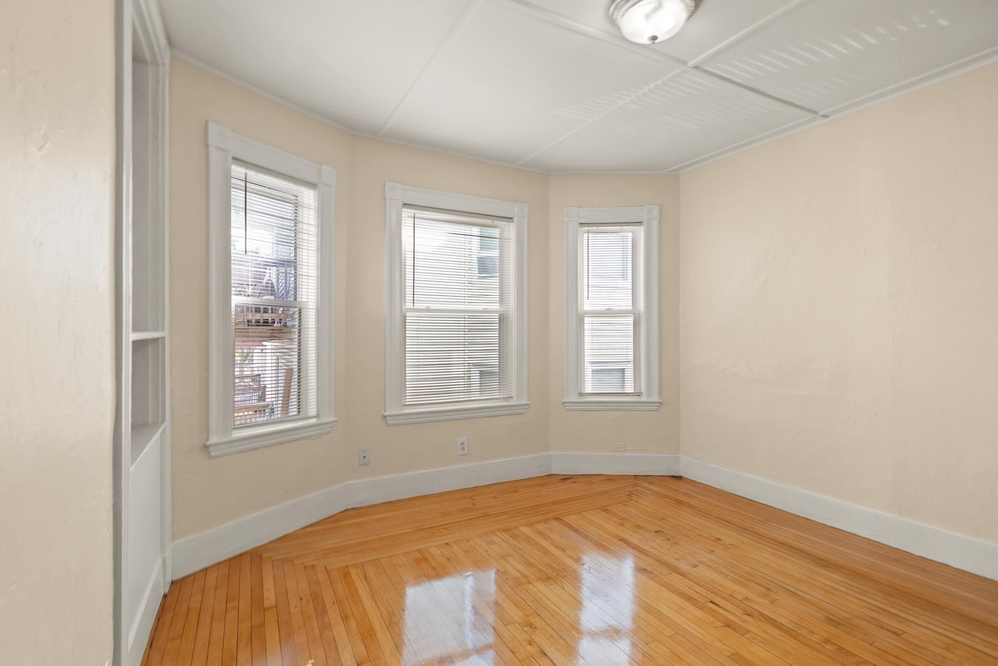 5-9 Family at 55 Rock Ave, Lynn MA 01902, Lynn, photo 7 of 37