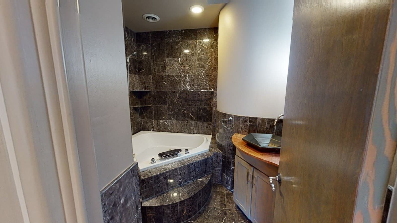 Condominium at 171 Beacon St. # 5 PH, Boston MA 02116, Boston, photo 6 of 13