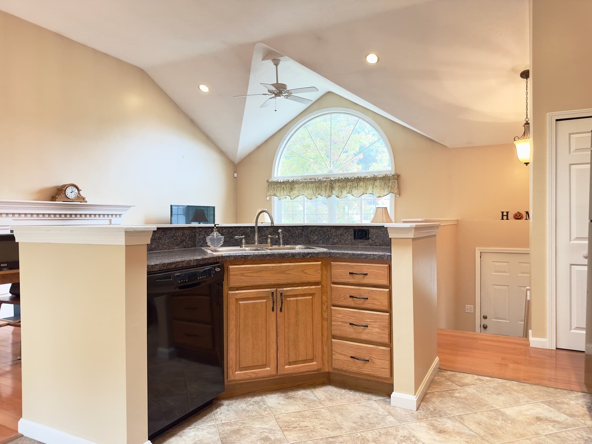 Single Family Residence at 75 Moreland Green Dr, Worcester MA 01609, Worcester, photo 16 of 26