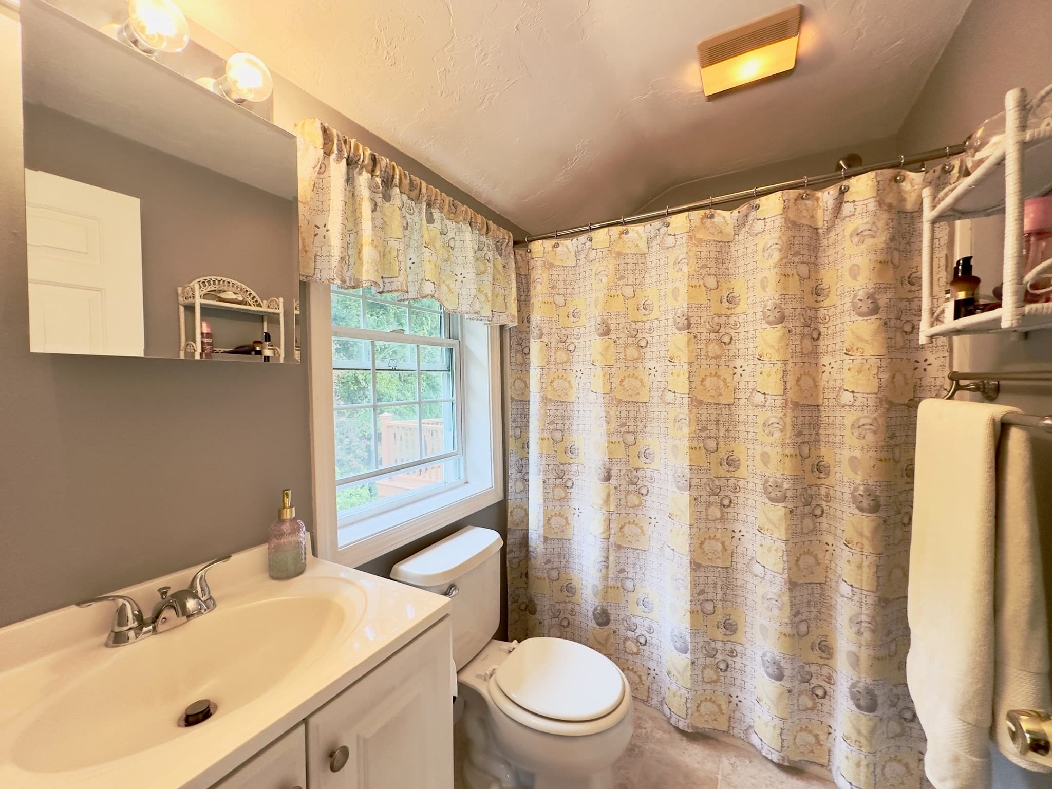 Single Family Residence at 75 Moreland Green Dr, Worcester MA 01609, Worcester, photo 20 of 26