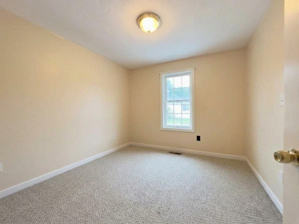 Single Family Residence at 75 Moreland Green Dr, Worcester MA 01609, Worcester, photo 9 of 26