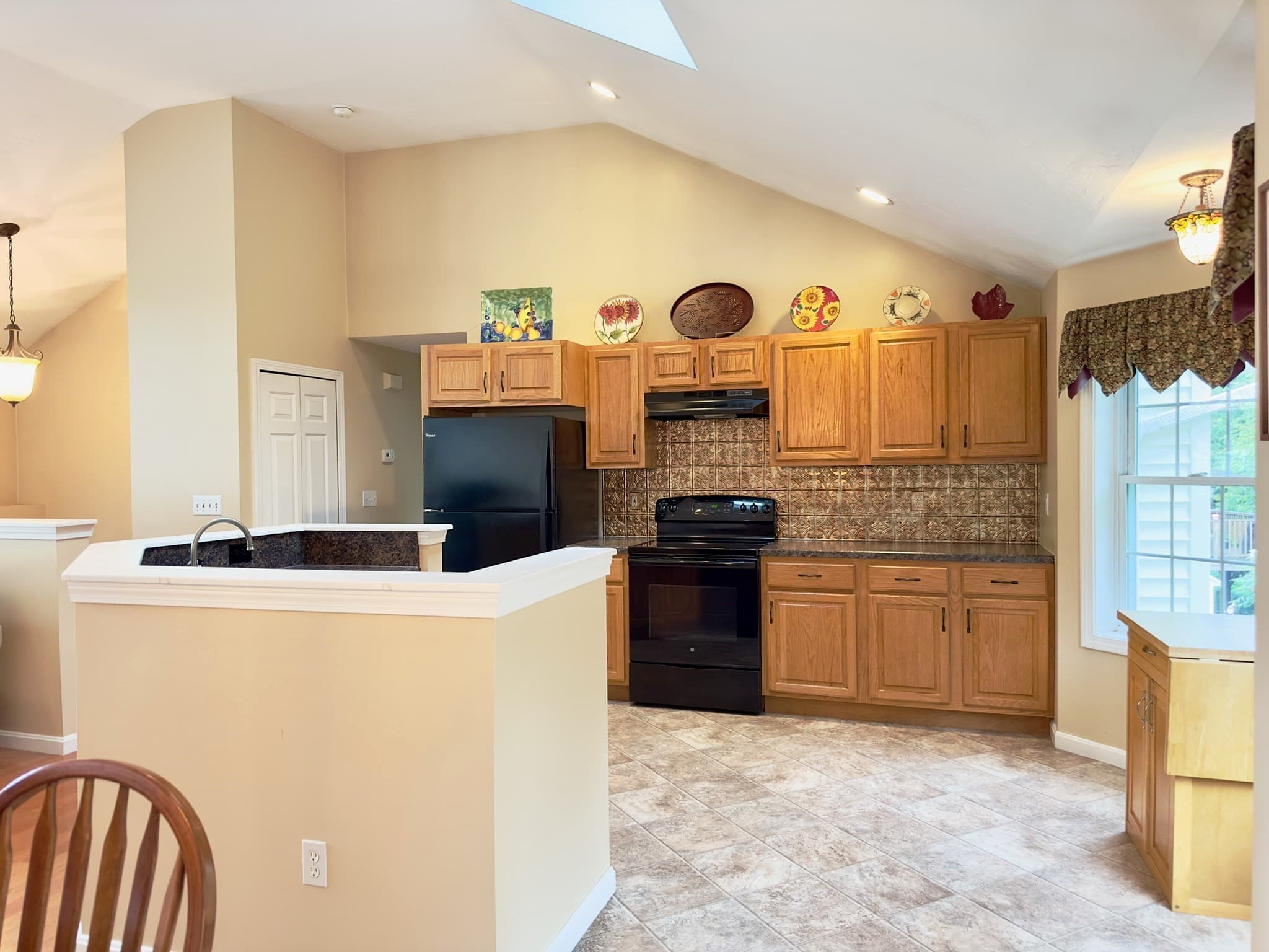 Single Family Residence at 75 Moreland Green Dr, Worcester MA 01609, Worcester, photo 15 of 26