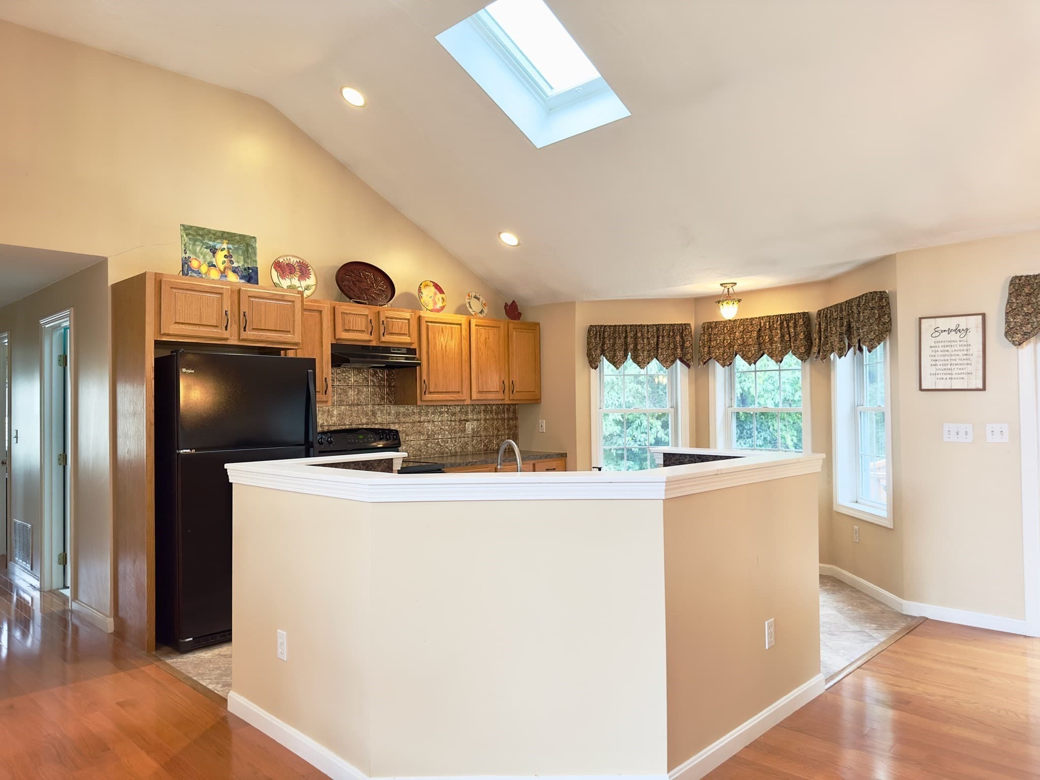 Single Family Residence at 75 Moreland Green Dr, Worcester MA 01609, Worcester, photo 4 of 26