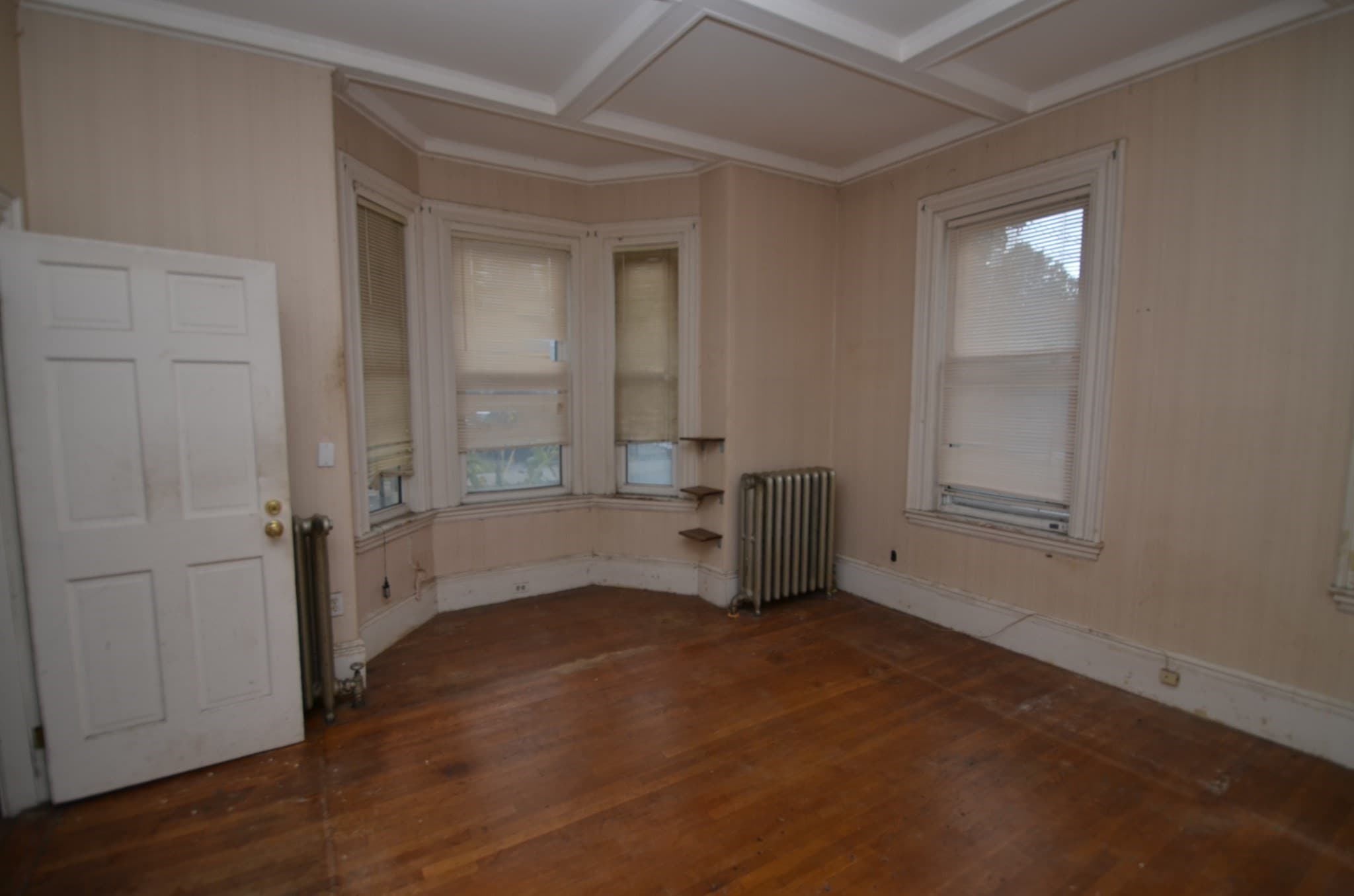 2 Family - 2 Units Up/Down at 33 Parrott St, Lynn MA 01902, Lynn, photo 2 of 36