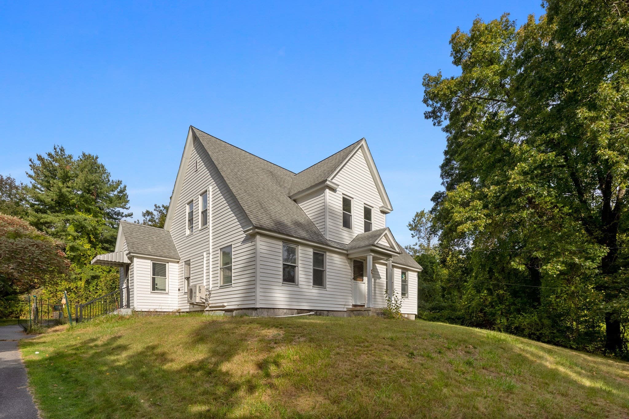 Single Family Residence at 10 Salem St, Methuen MA 01844, Methuen, photo 3 of 34