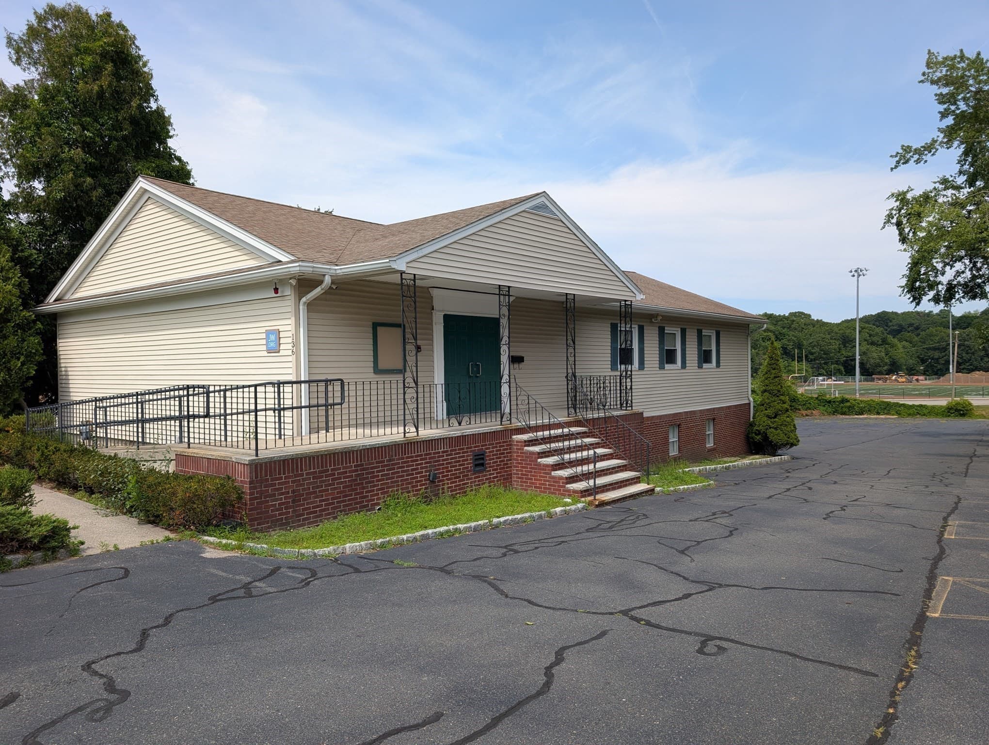 Single Family Residence at 136 Winn Street, Burlington MA 01803, Burlington, photo 2 of 27